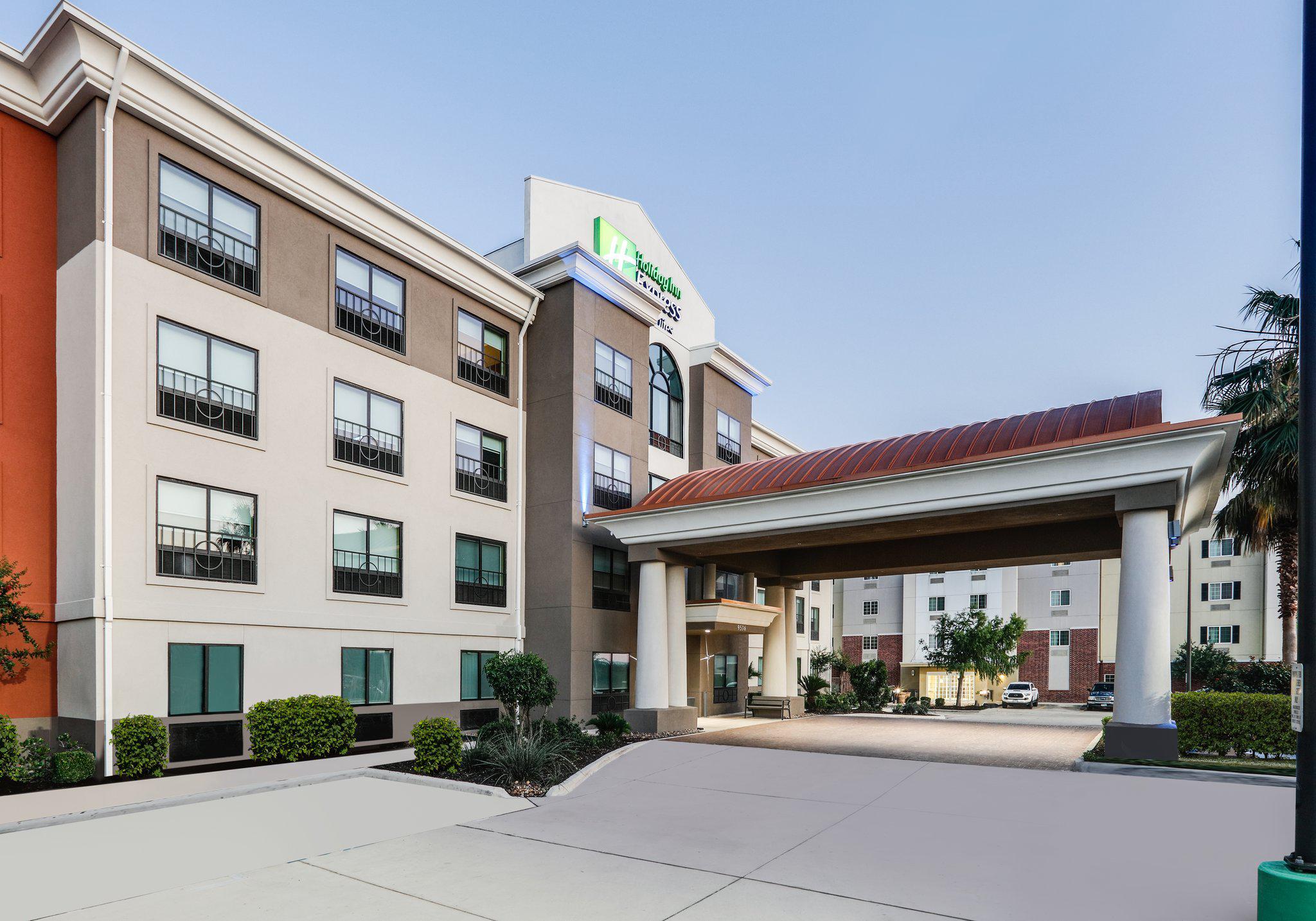 Holiday Inn Express & Suites San Antonio NW Near Seaworld Photo