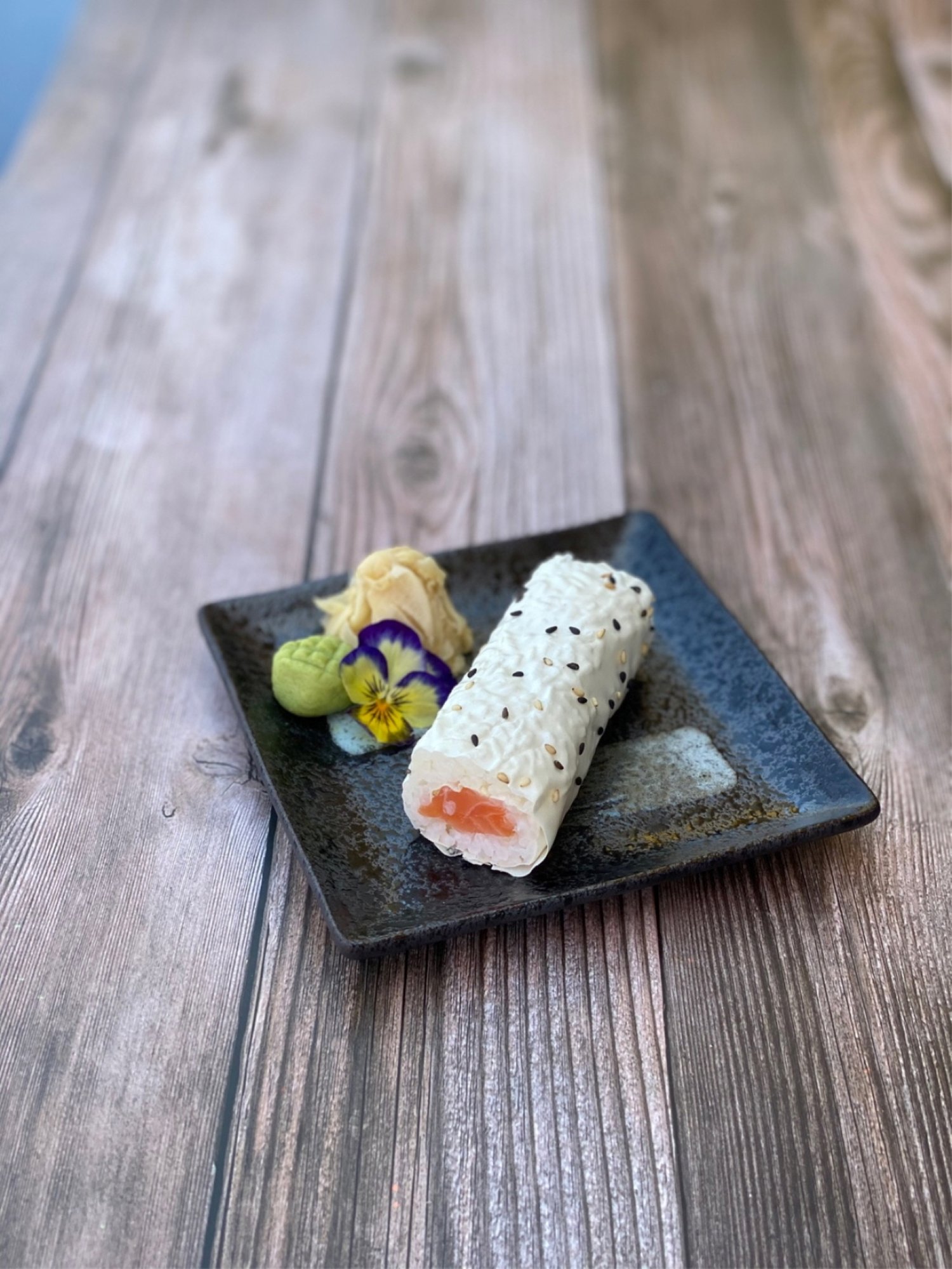 Salmon Hand Roll