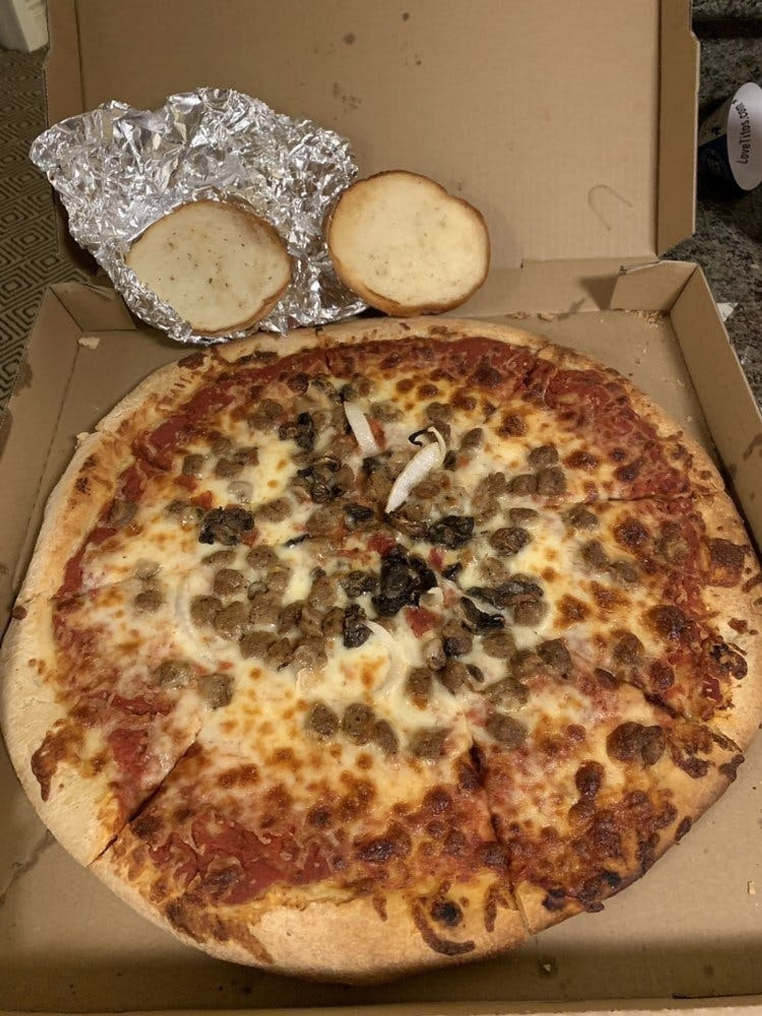 Pasta & Pizza Special (Bucket of Spaghetti and 16" 3-Item Pizza. Includes Garlic Bread.)