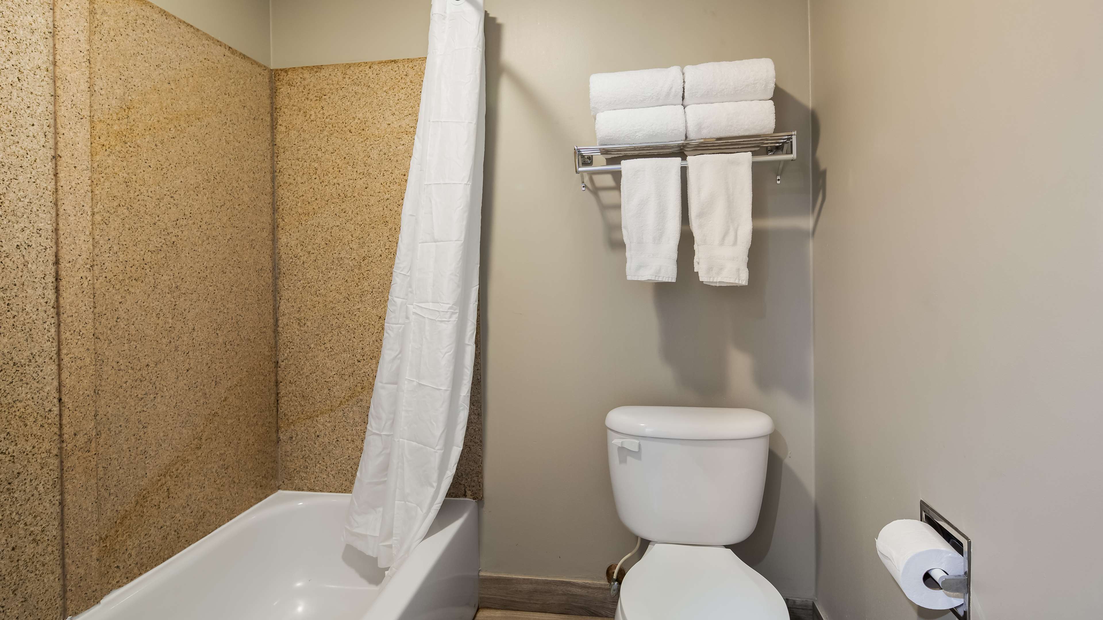 Best Western Plus Newport News Inn & Suites Photo