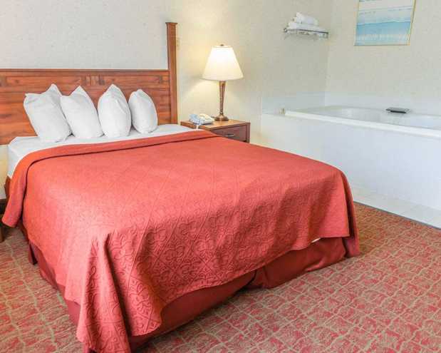 Images Quality Inn Royle