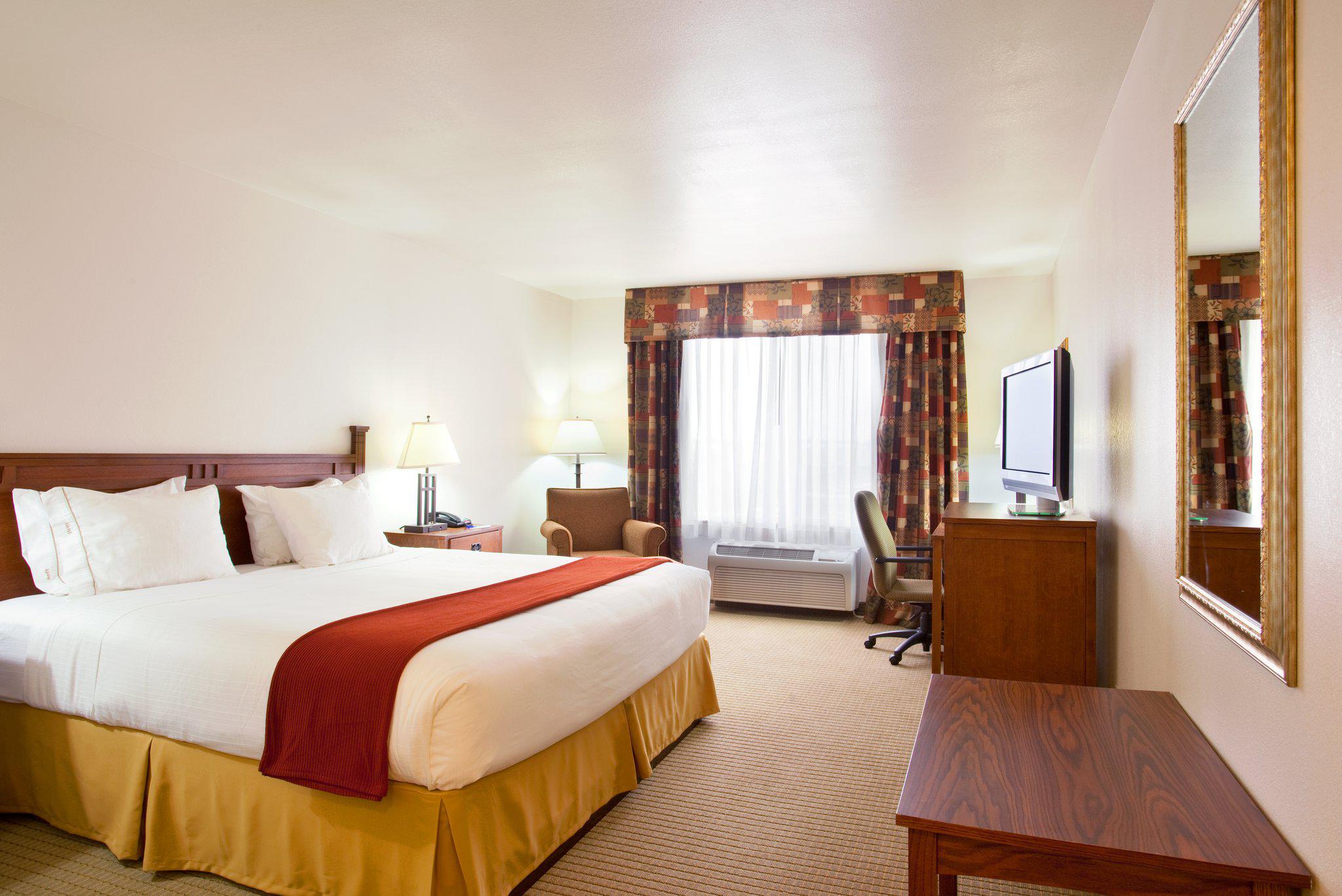 Holiday Inn Express & Suites Mattoon Photo