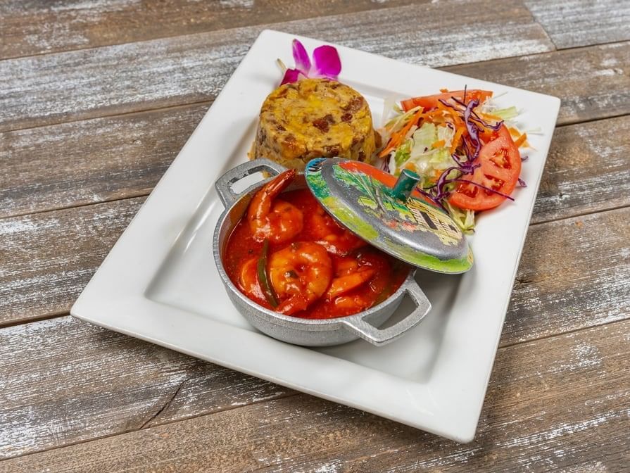 Mofongo De Camarones en Salsa Roja / Shrimp in Red Sauce Mofongo