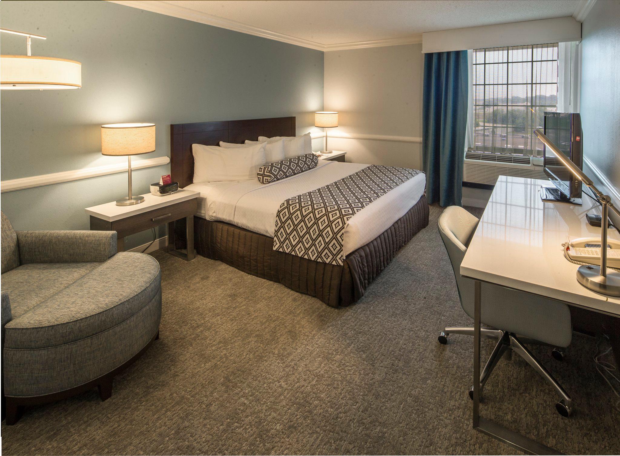 Crowne Plaza Suites Pittsburgh South Photo