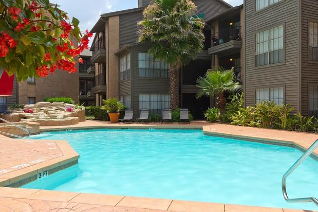 Images Champions Woods Apartments