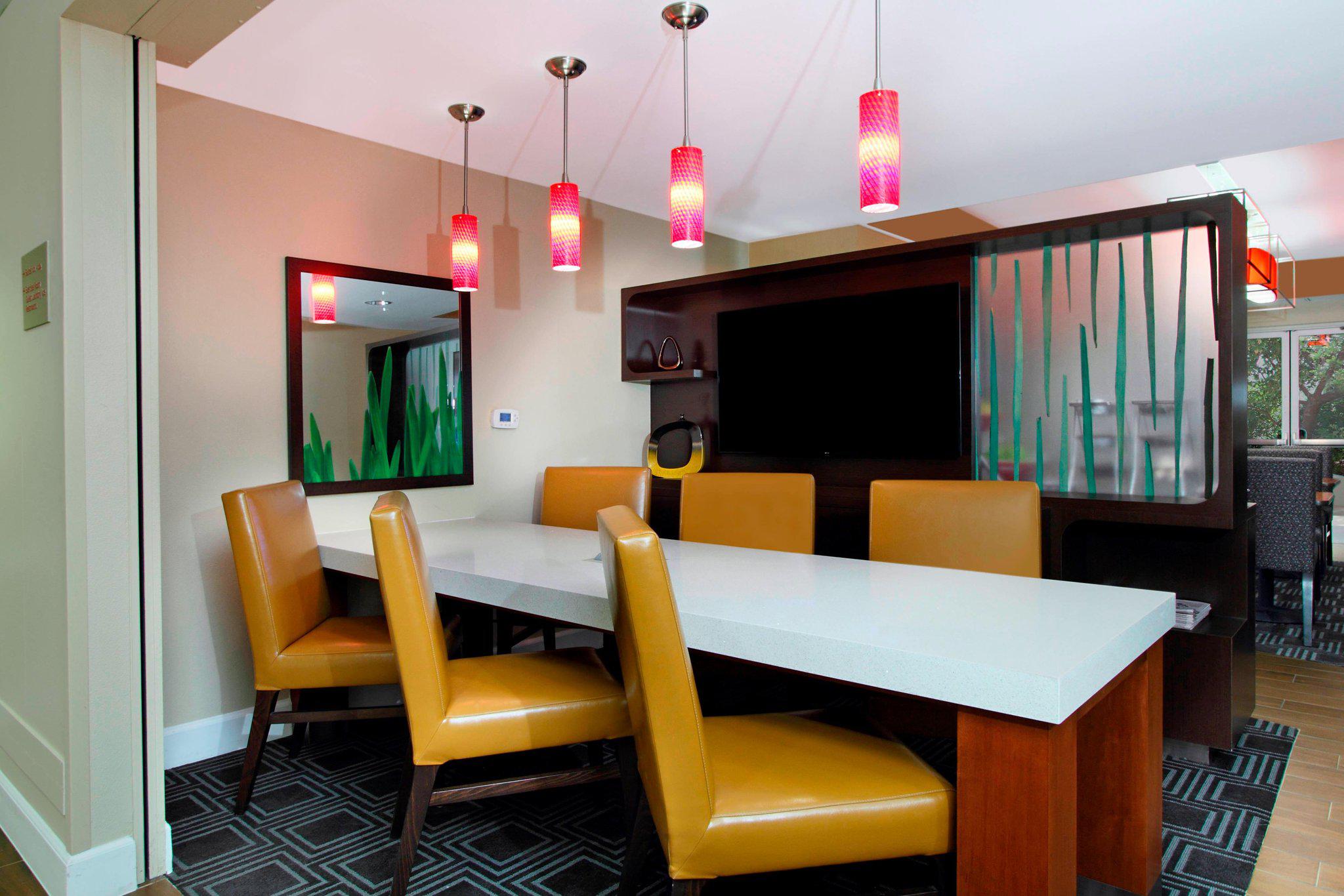 TownePlace Suites by Marriott Redwood City Redwood Shores Photo