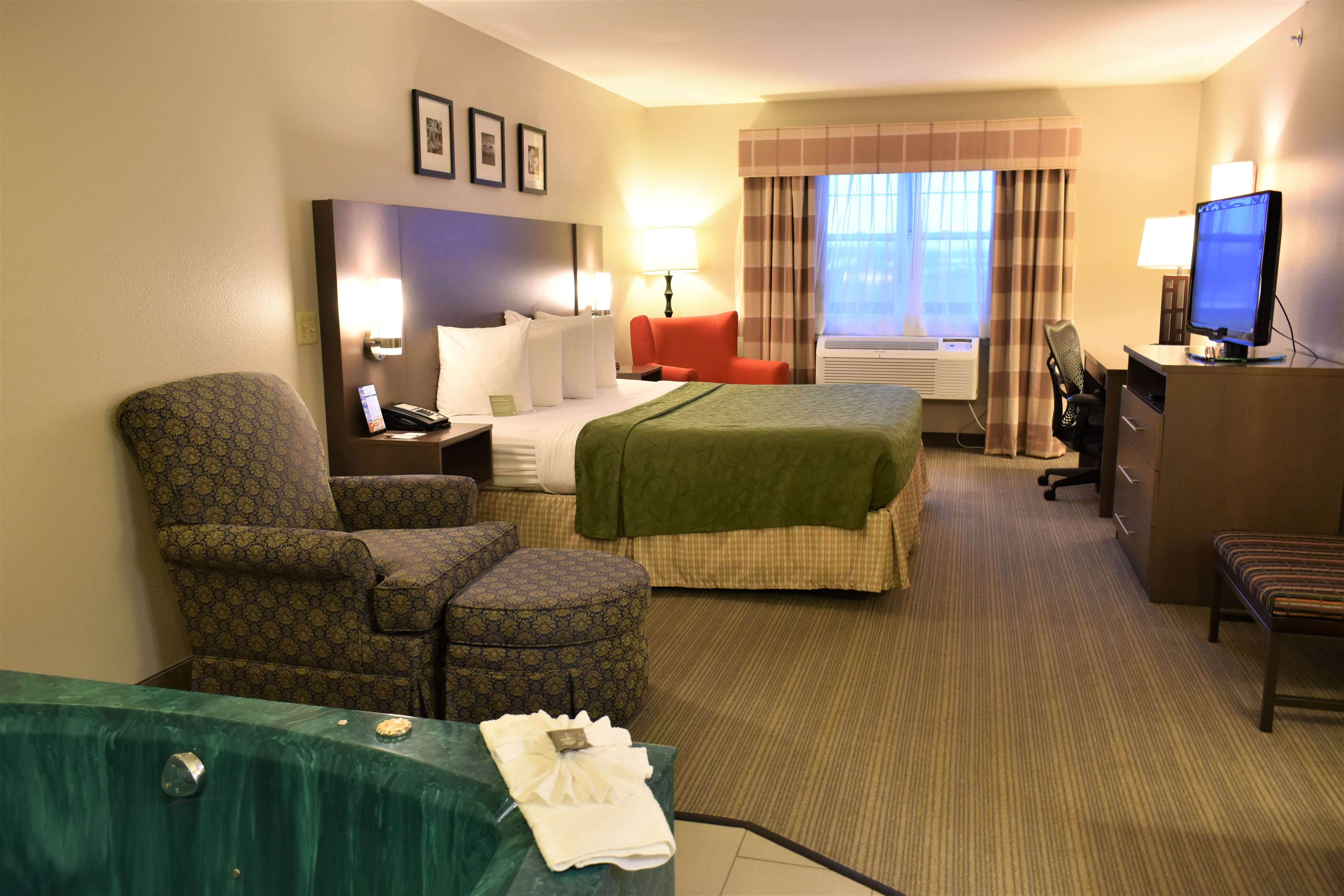 Country Inn & Suites by Radisson, Kenosha, WI Photo