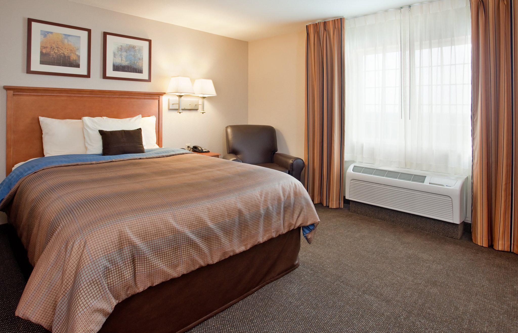 Candlewood Suites Kansas City Northeast Photo