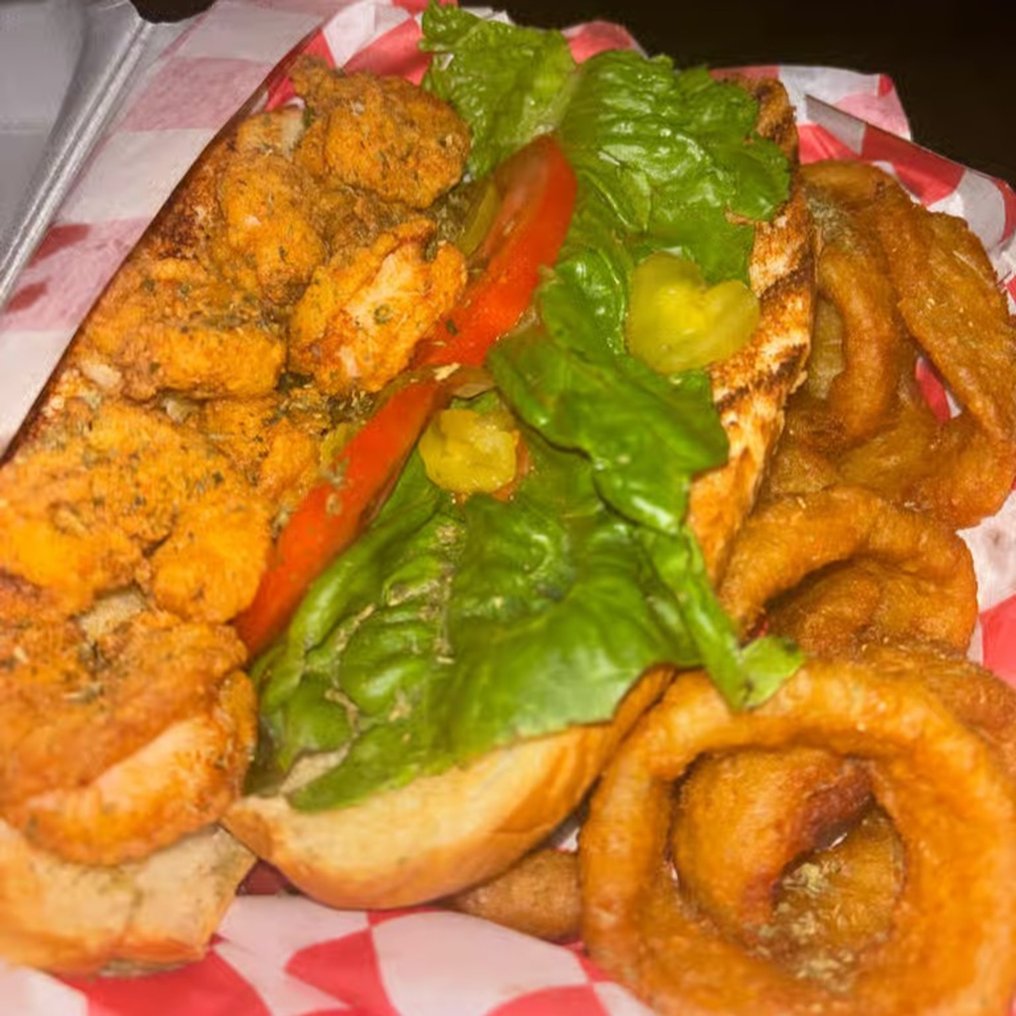 Fried shrimp po'boy basket