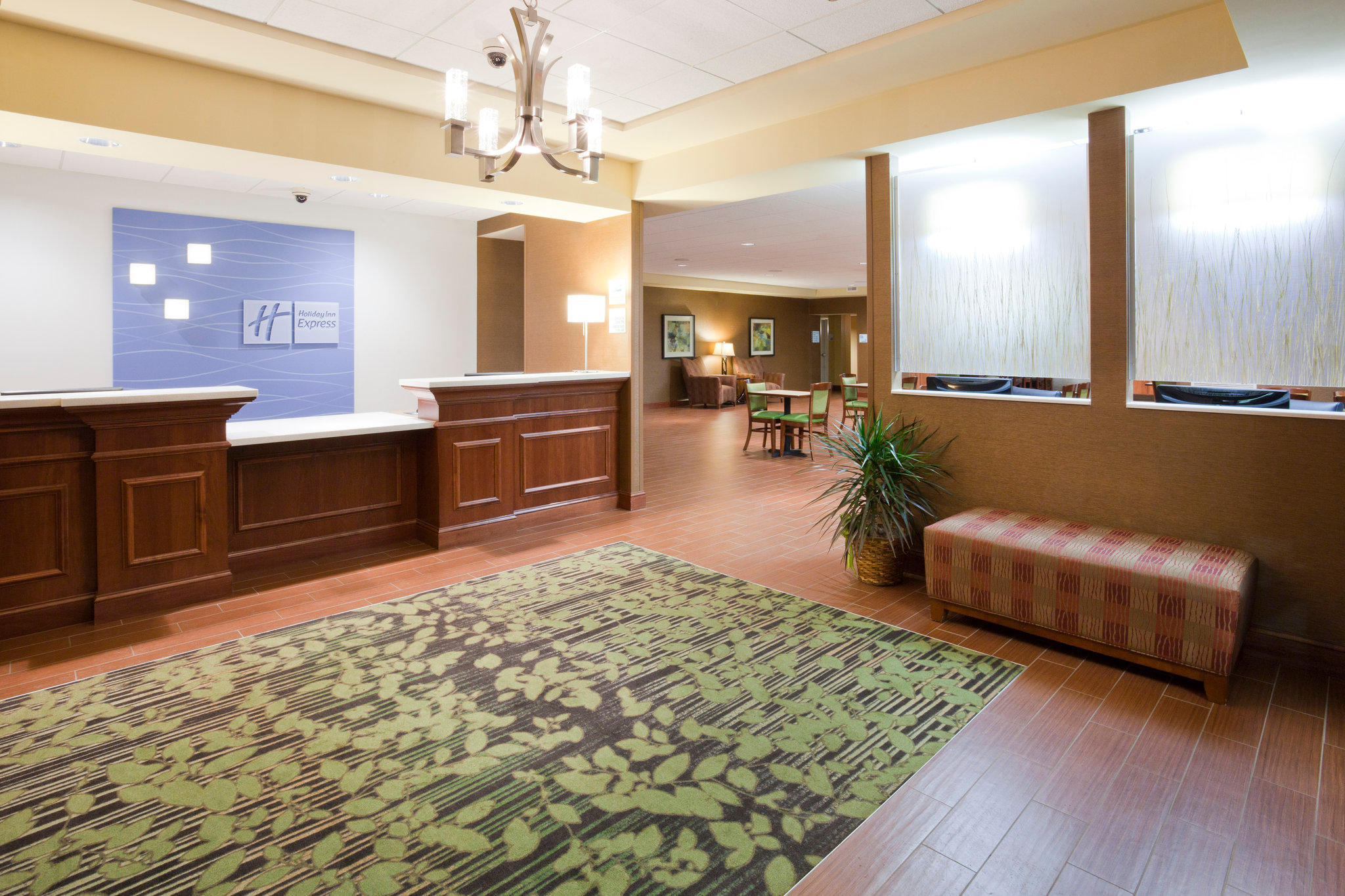 Holiday Inn Express & Suites Willmar Photo