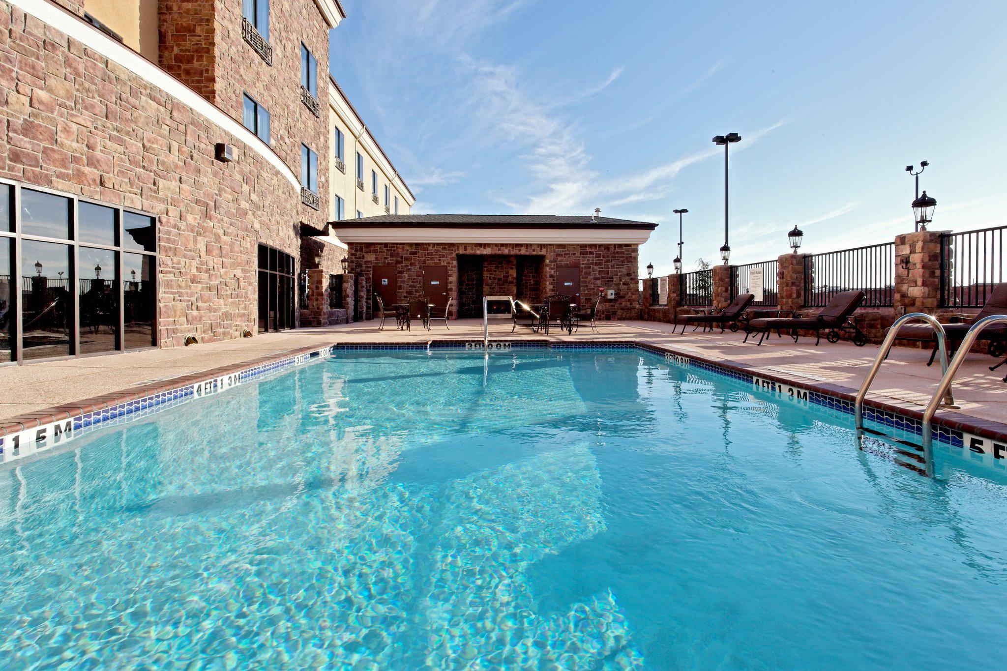 Holiday Inn Express & Suites Odessa Photo