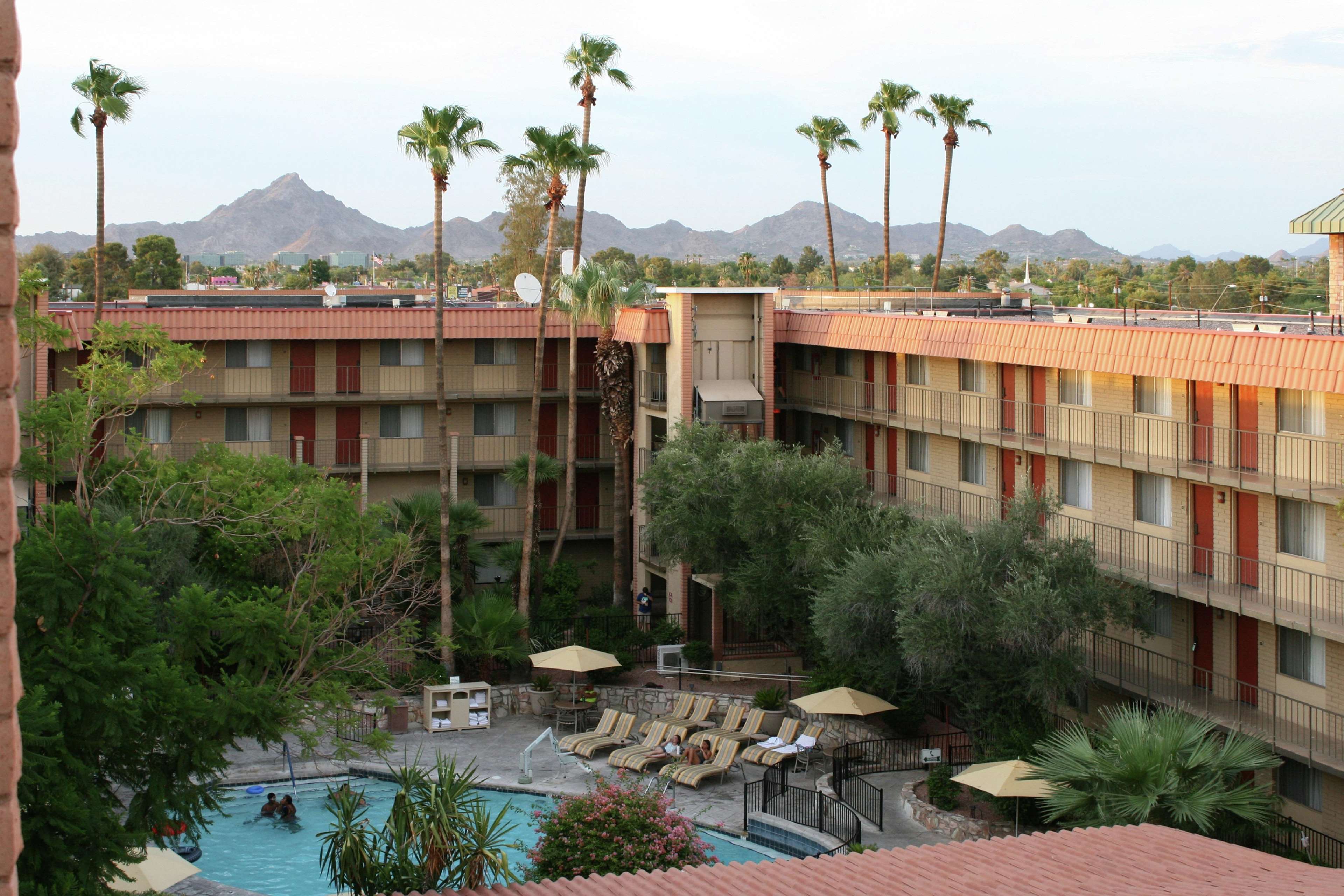 Embassy Suites by Hilton Phoenix Airport Photo