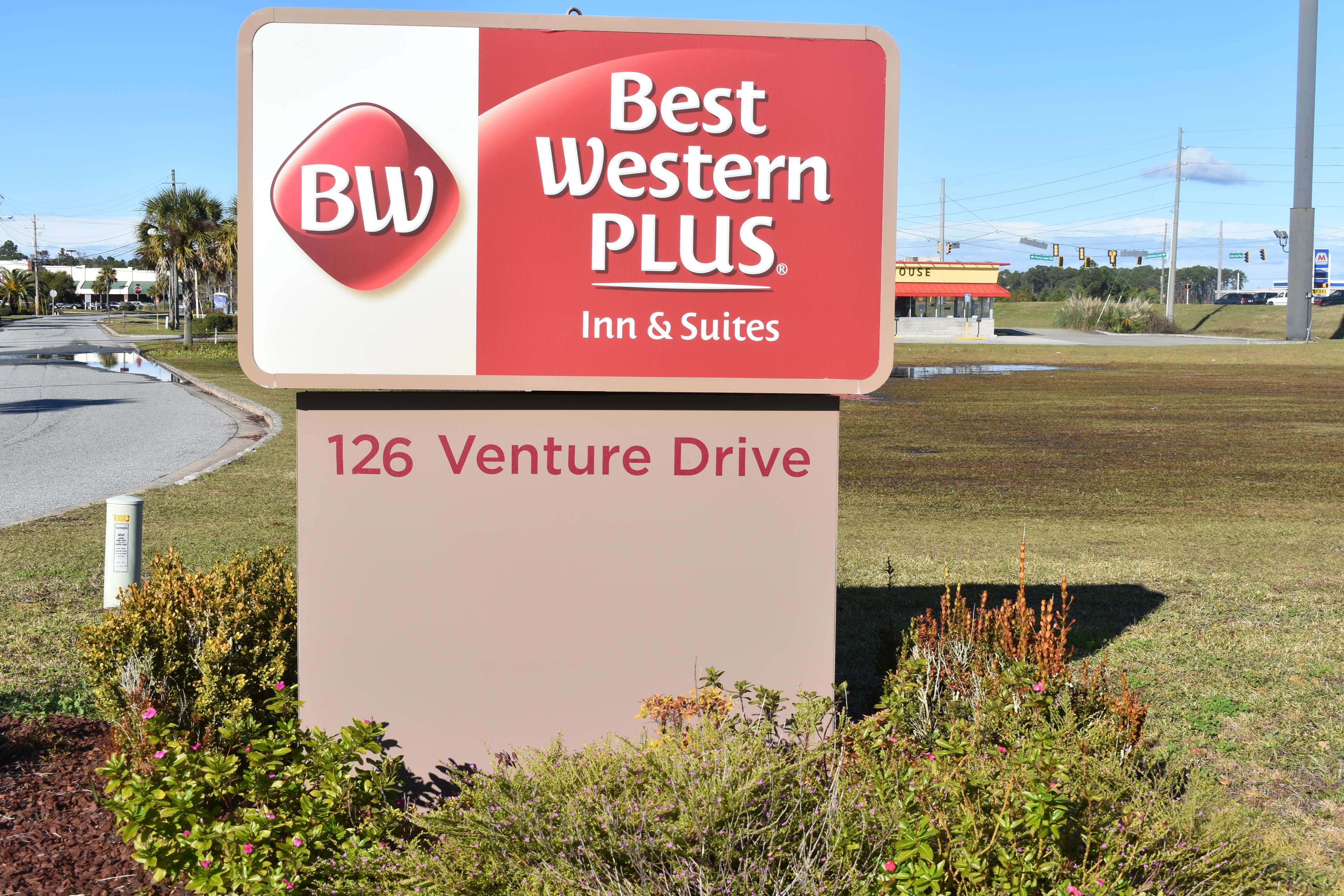 Best Western Plus Brunswick Inn & Suites Photo