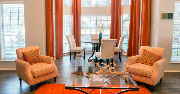 Images Oaks at Greenview Apartments