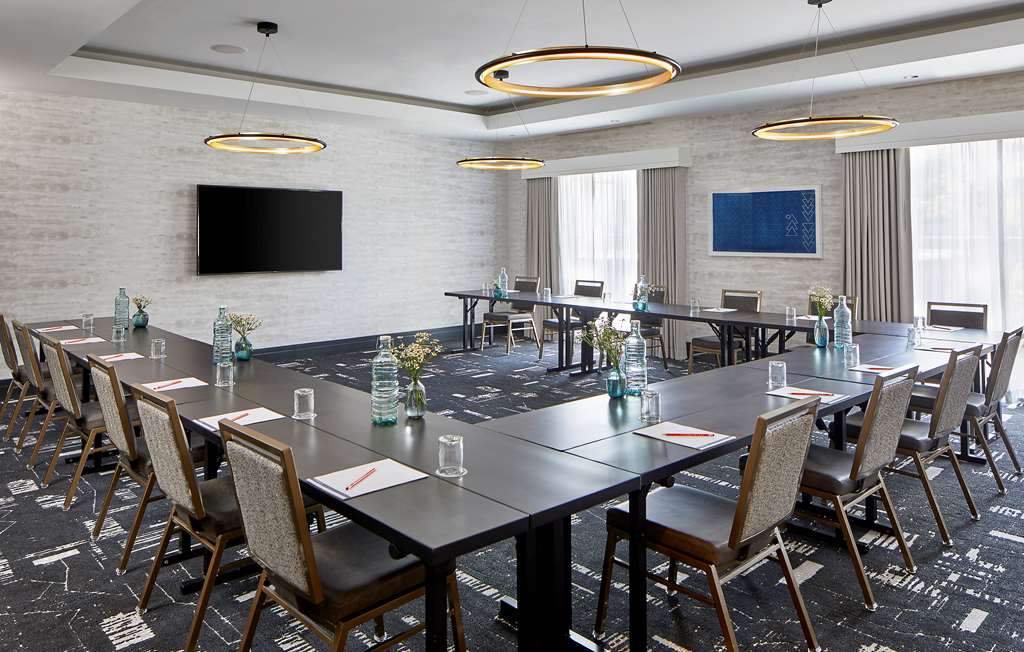 Cumberland House Knoxville, Tapestry Collection by Hilton Image
