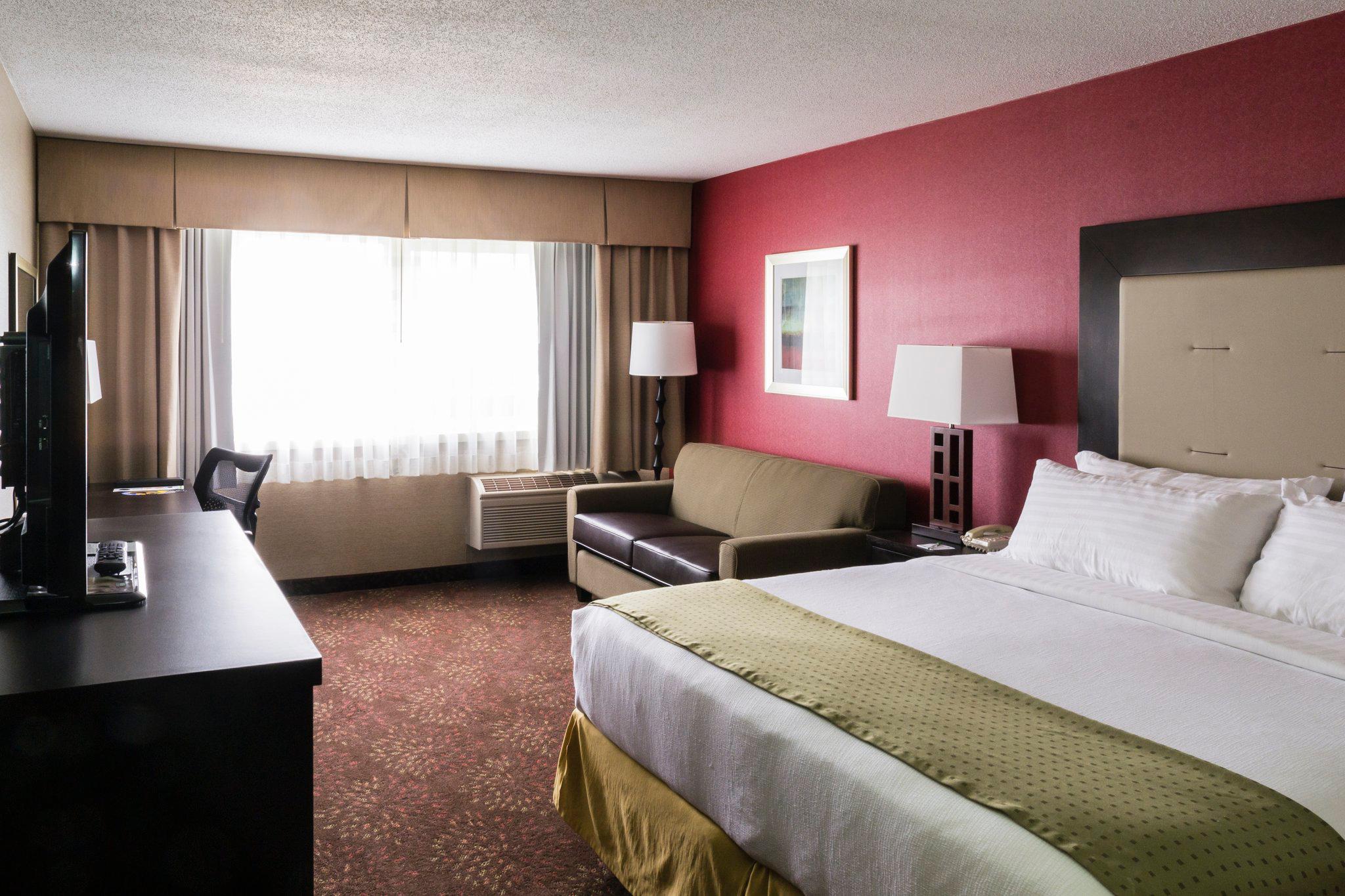 Holiday Inn Big Rapids Photo