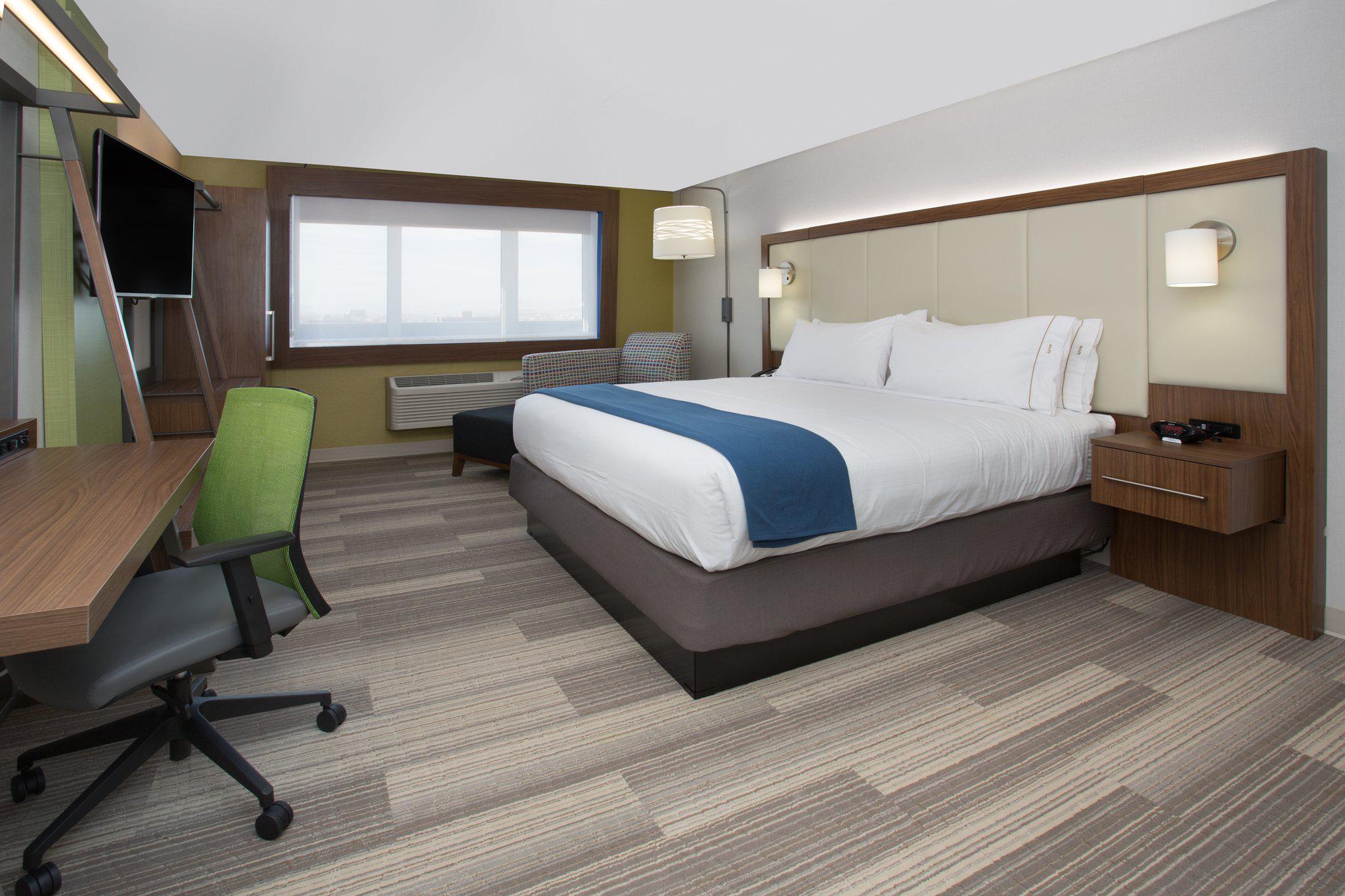 Holiday Inn Express & Suites Albuquerque East Photo