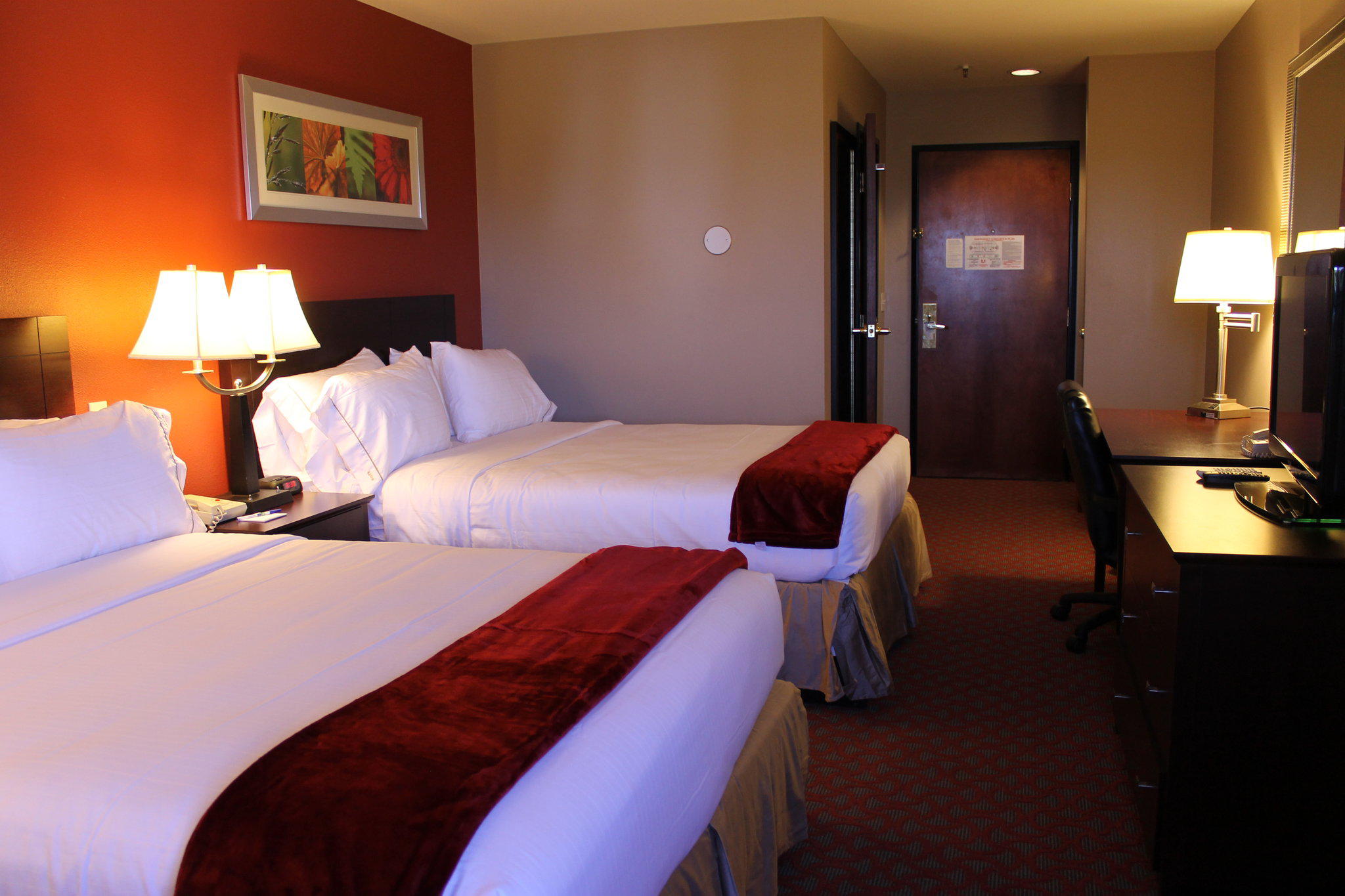 Holiday Inn Express & Suites Colorado Springs Airport Photo