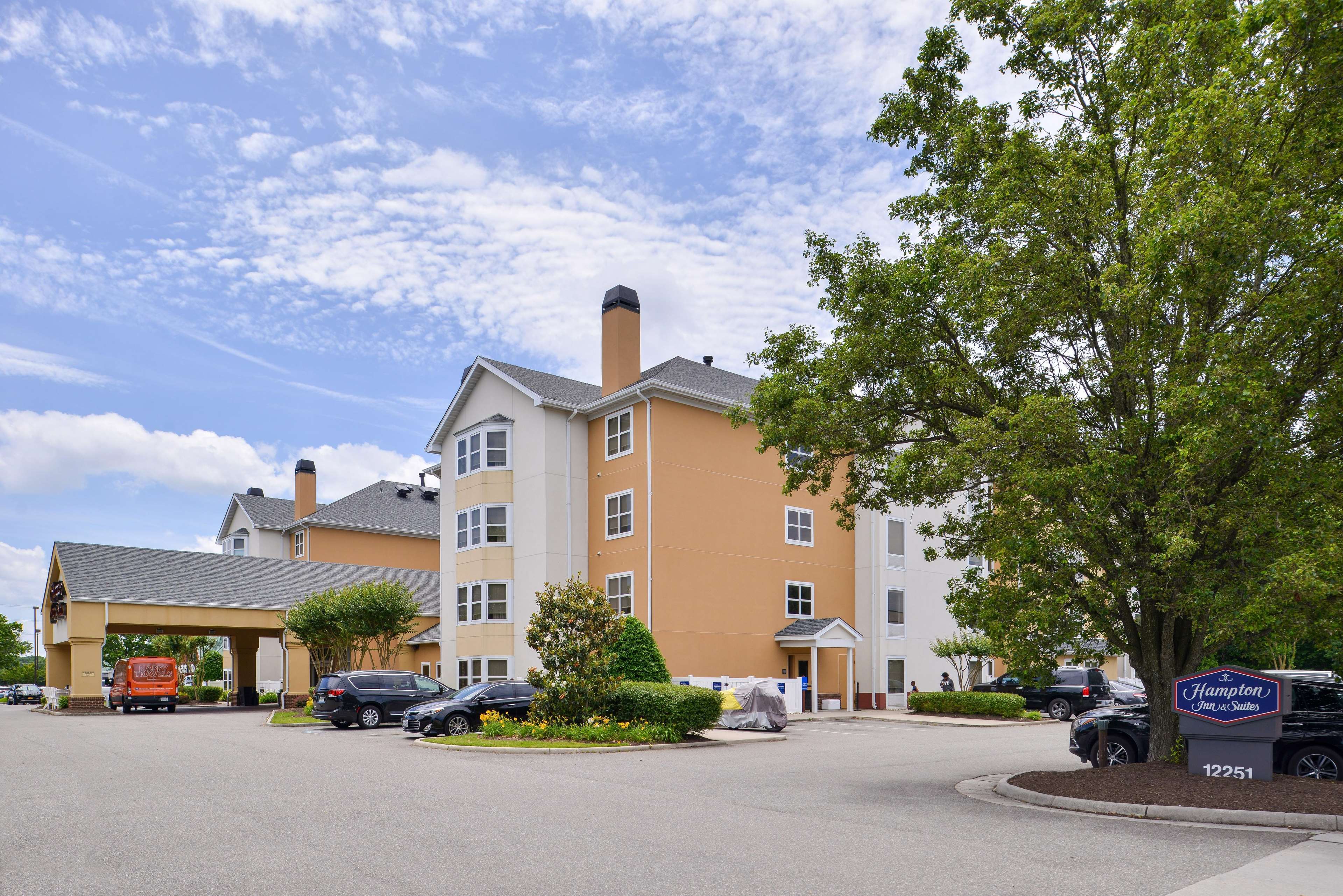 Hampton Inn & Suites Newport News (Oyster Point) Photo