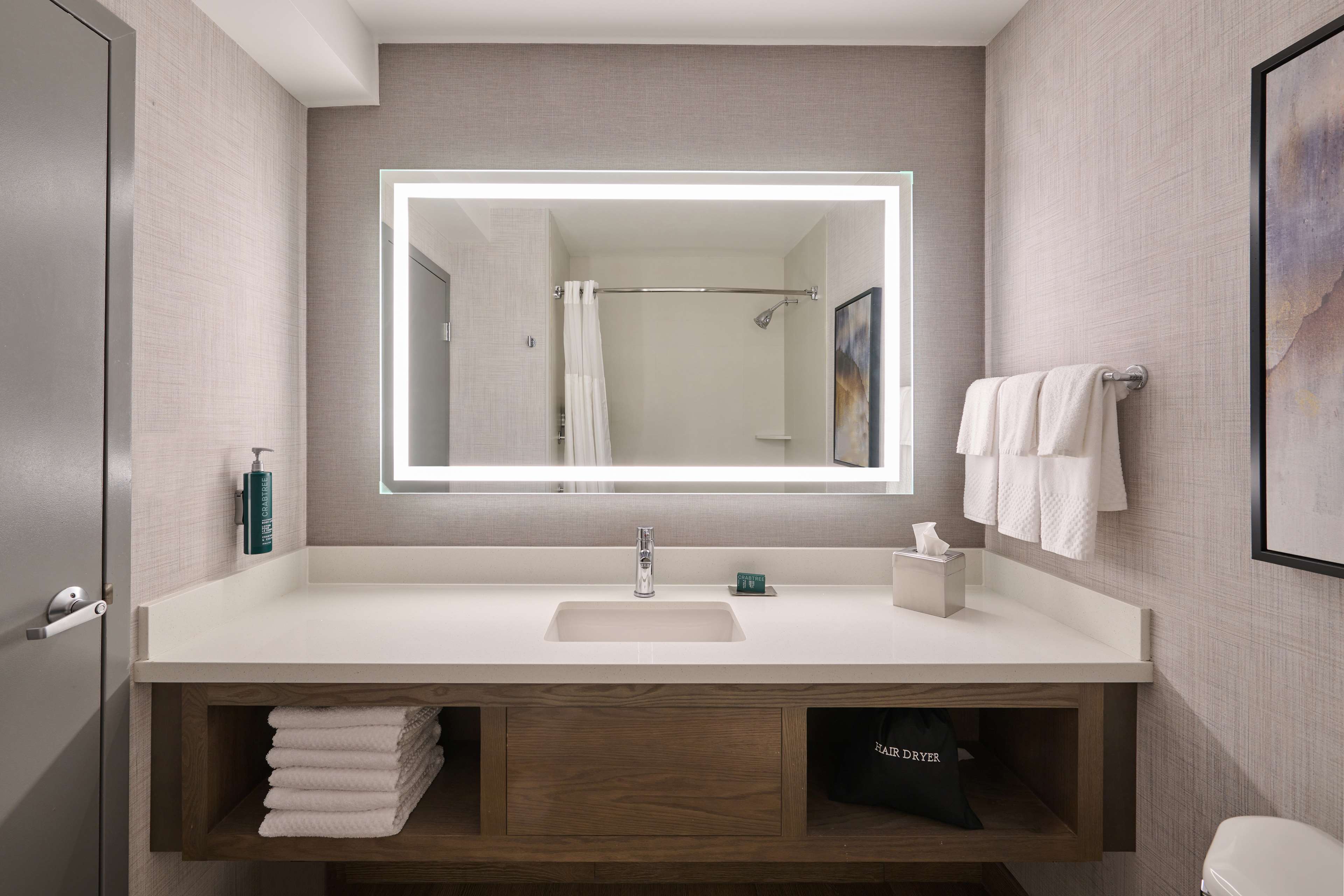 Guest room bath
