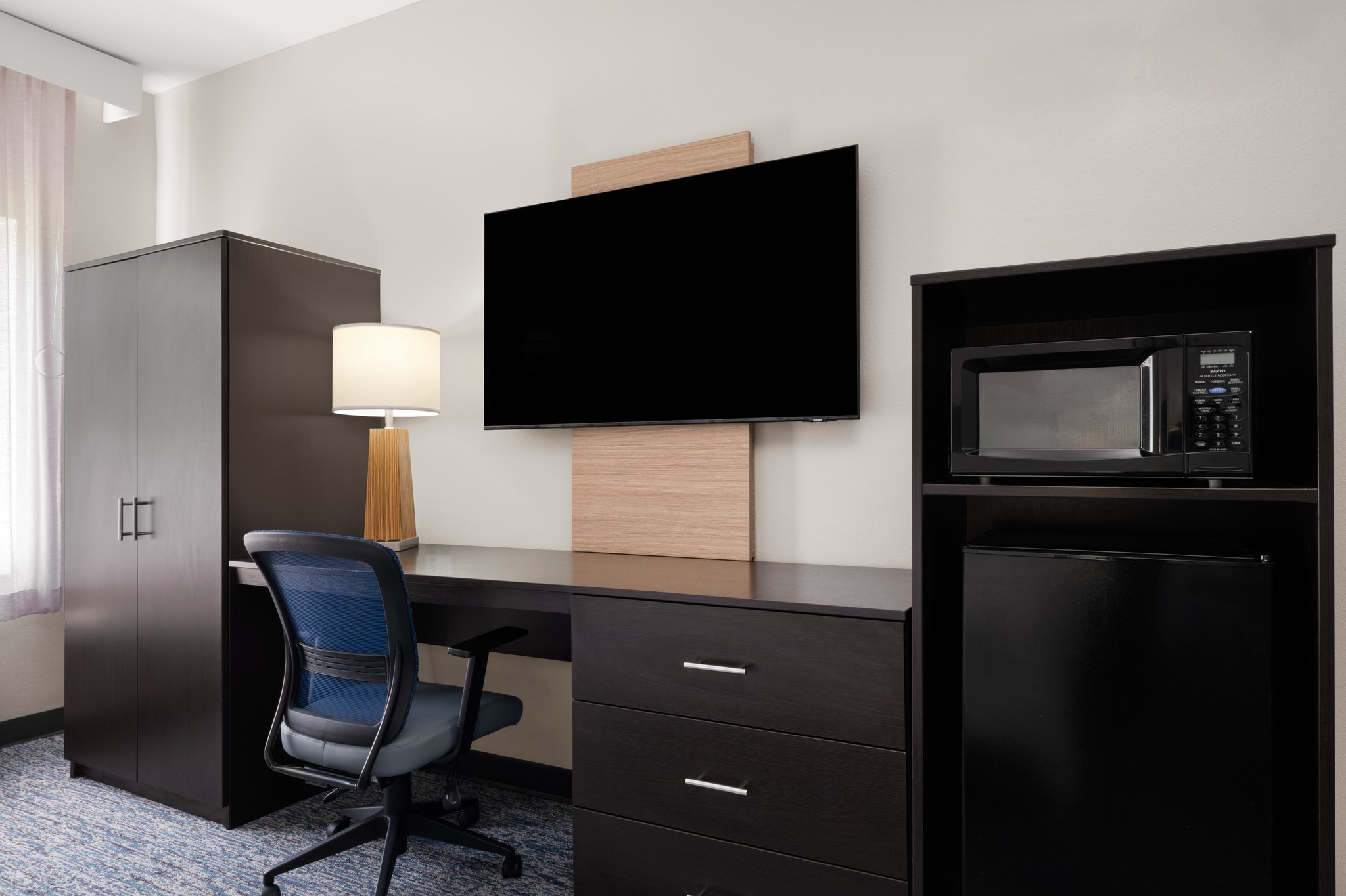 Garner Hotel Topeka West by IHG Image