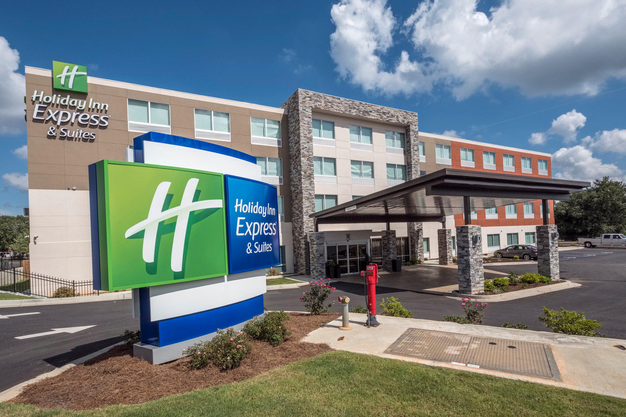 Holiday Inn Express & Suites Commerce Photo