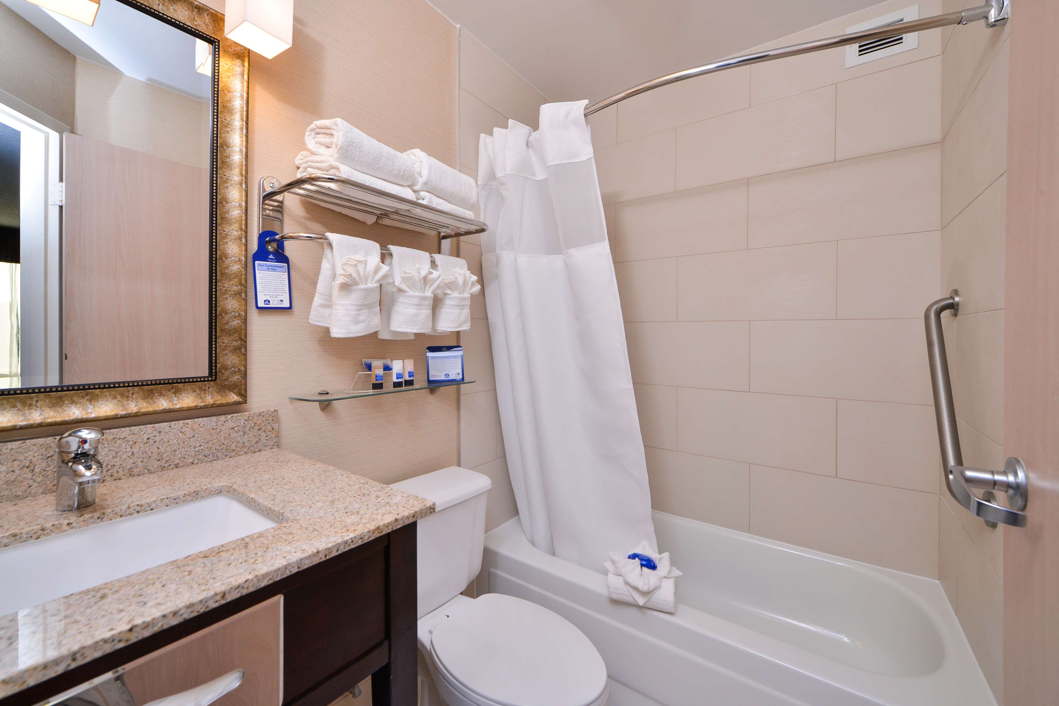 Best Western Plus Glenview-Chicagoland Inn & Suites Photo