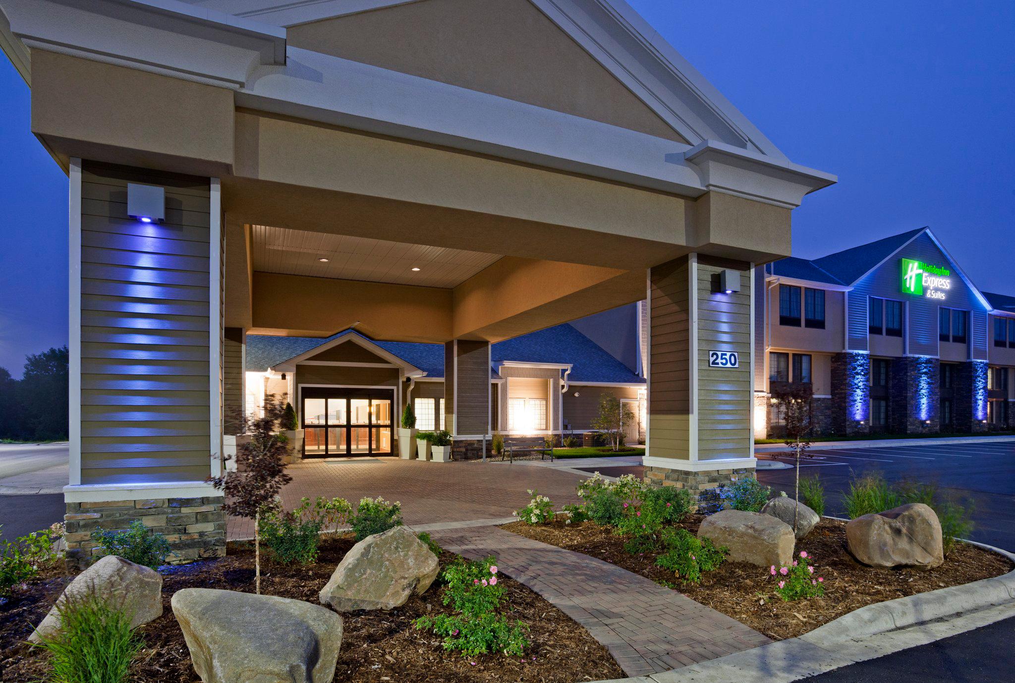 Holiday Inn Express & Suites Willmar Photo