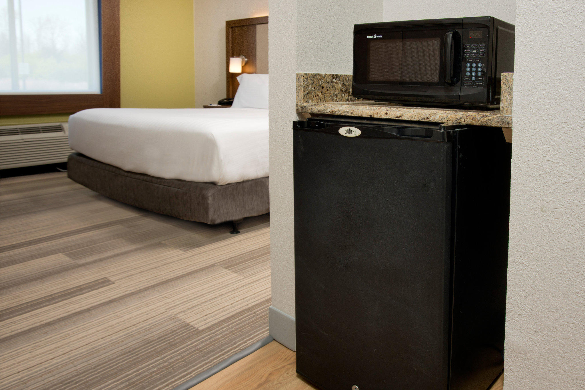 Holiday Inn Express Nashville Airport Photo