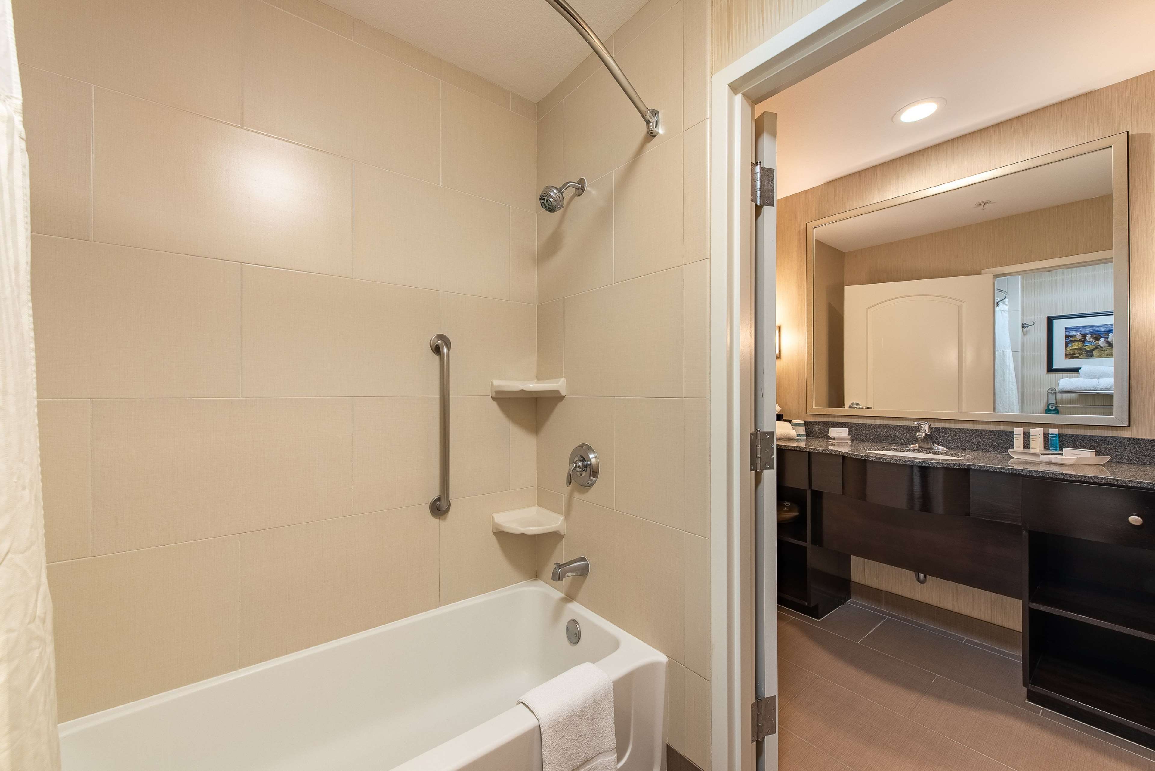 Guest room bath