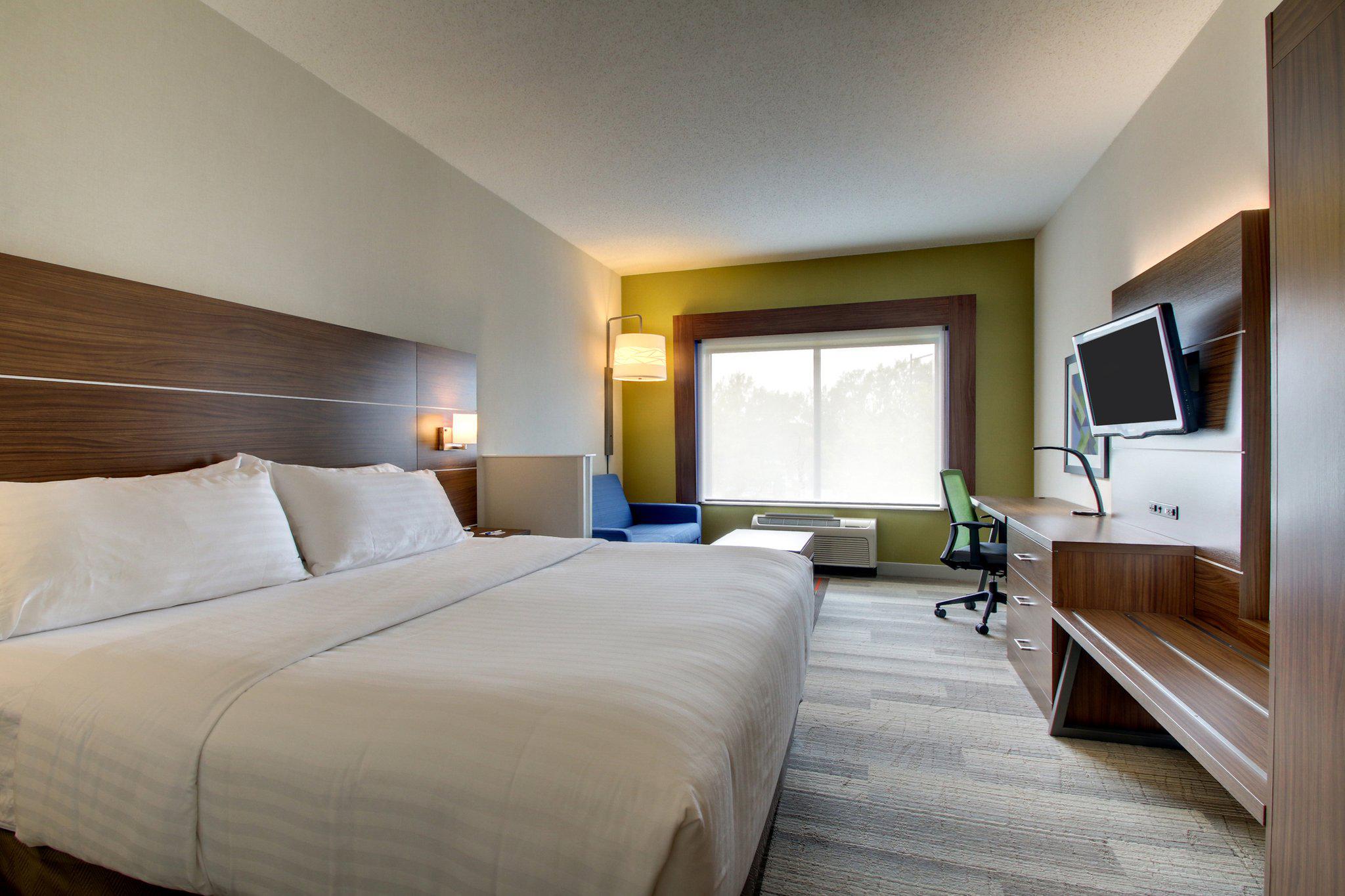 Holiday Inn Express & Suites Aurora - Naperville Photo