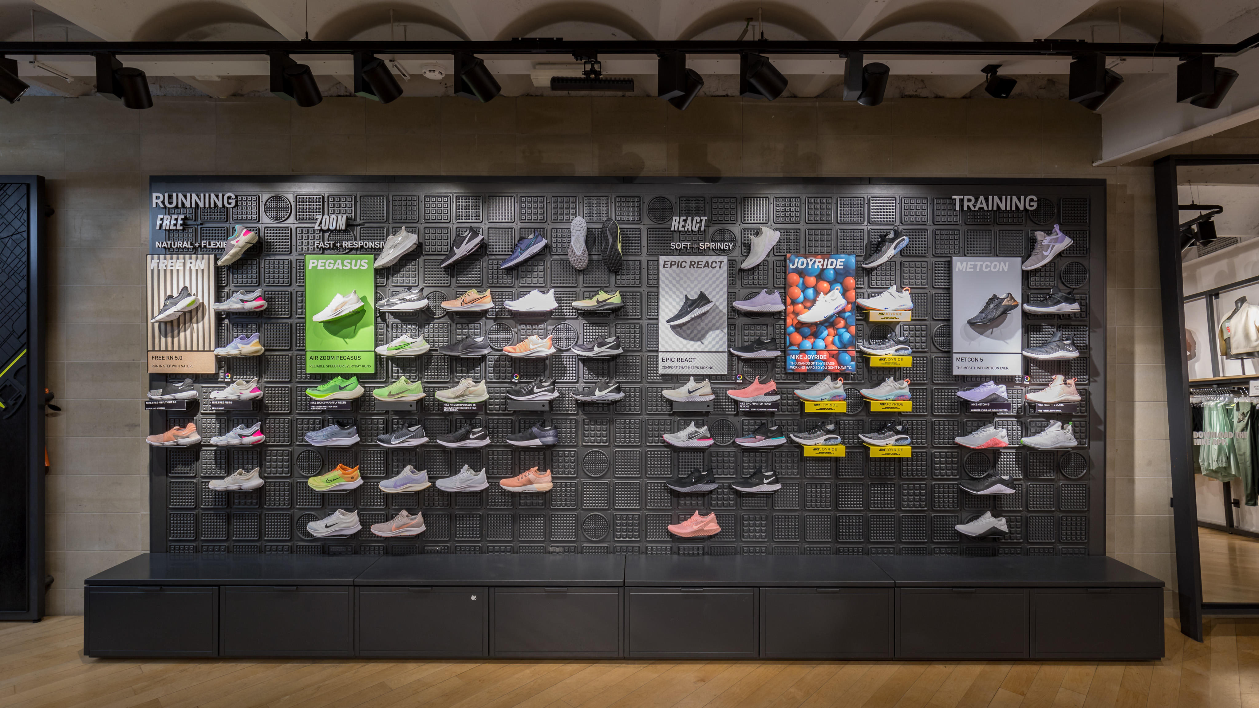 Nike Store - Las Ramblas - Barcelona - Ramblas 120 De Deporte Páginas Amarillas