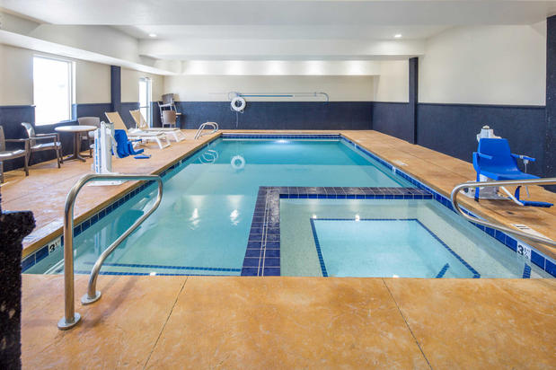 Images Comfort Inn & Suites