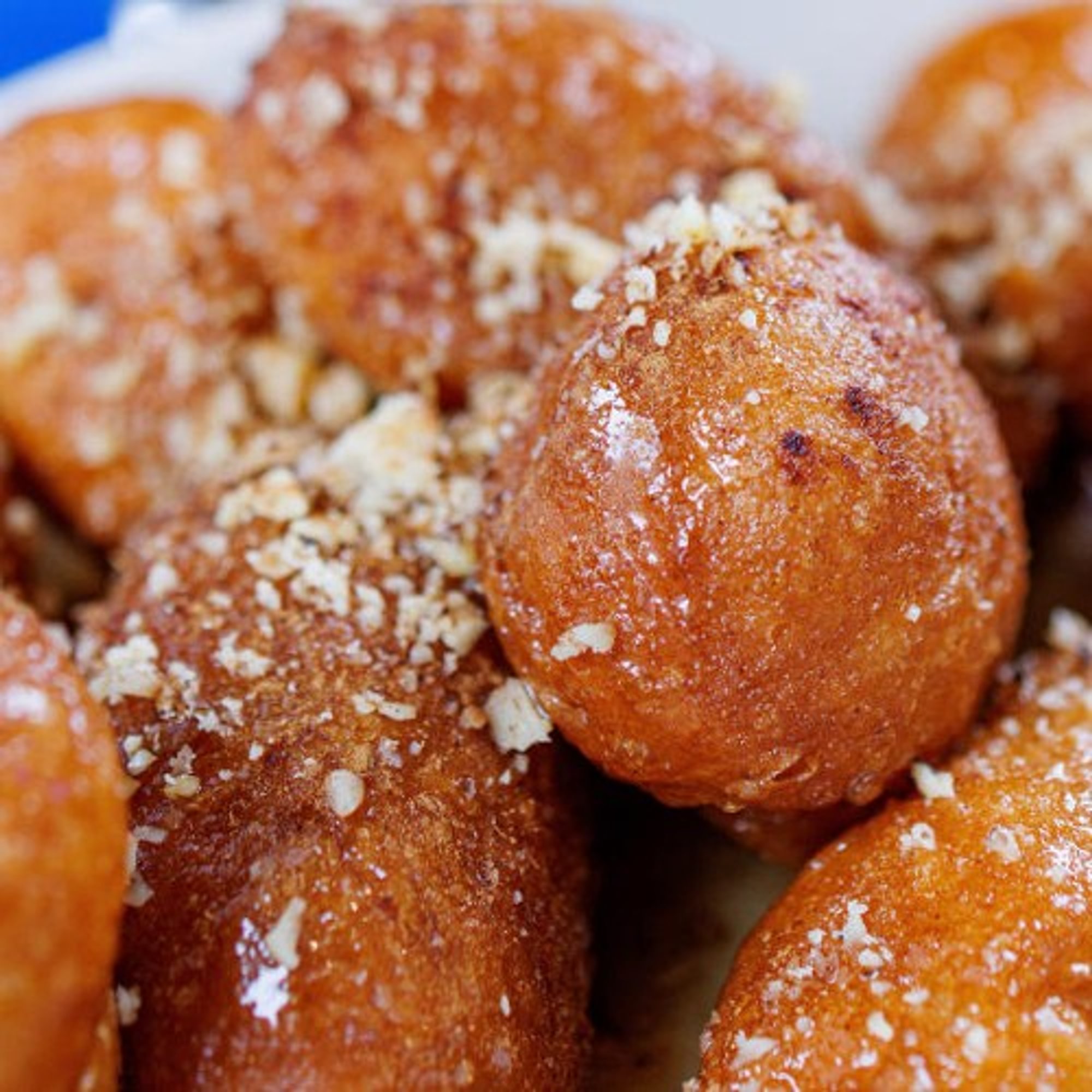 6 Loukoumades