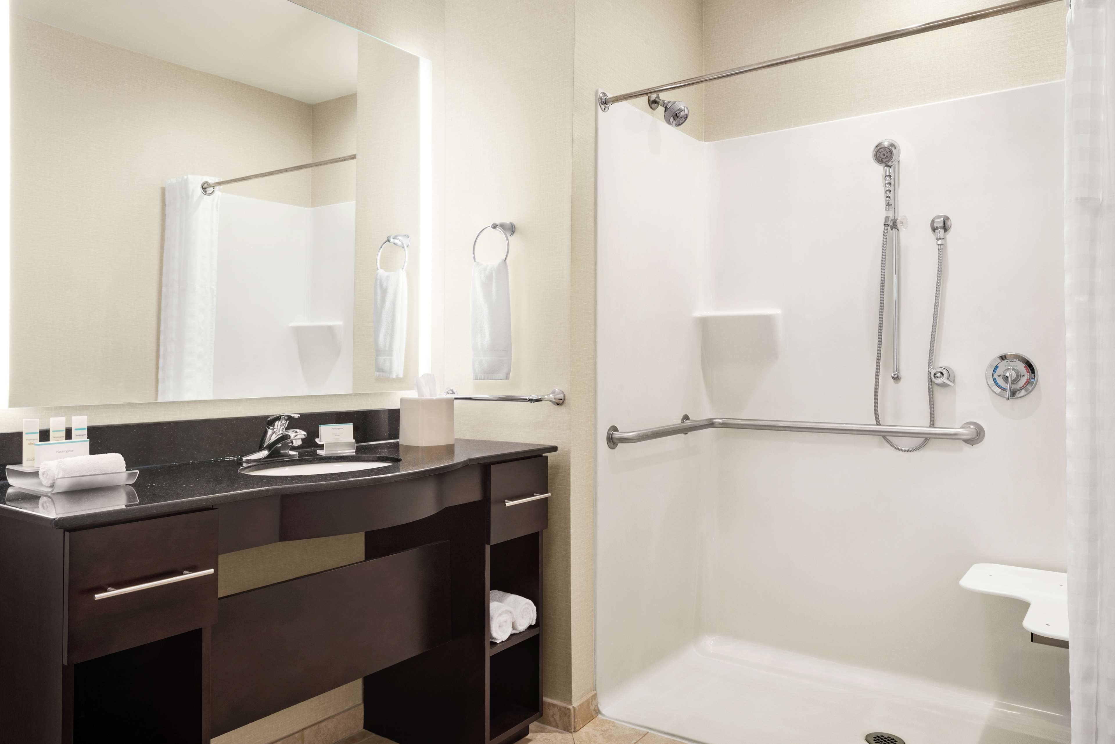 Homewood Suites by Hilton Fort Wayne Photo