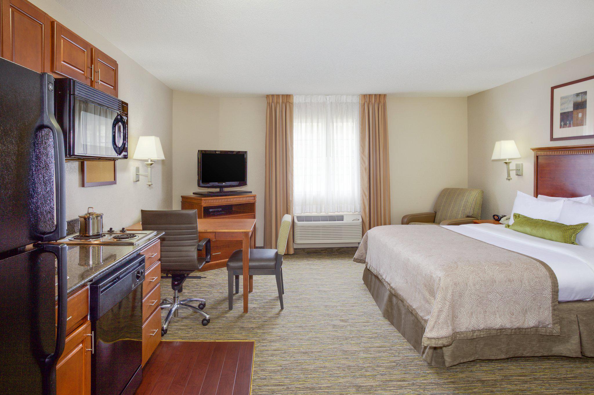 Candlewood Suites Virginia Beach Town Center Photo