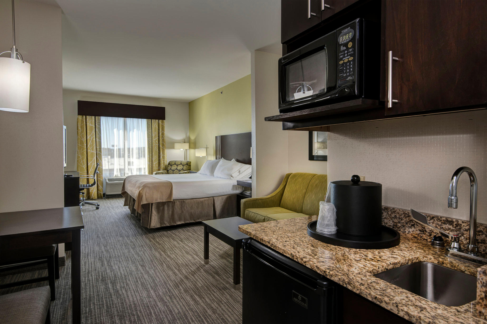 Holiday Inn Express & Suites Conway Photo