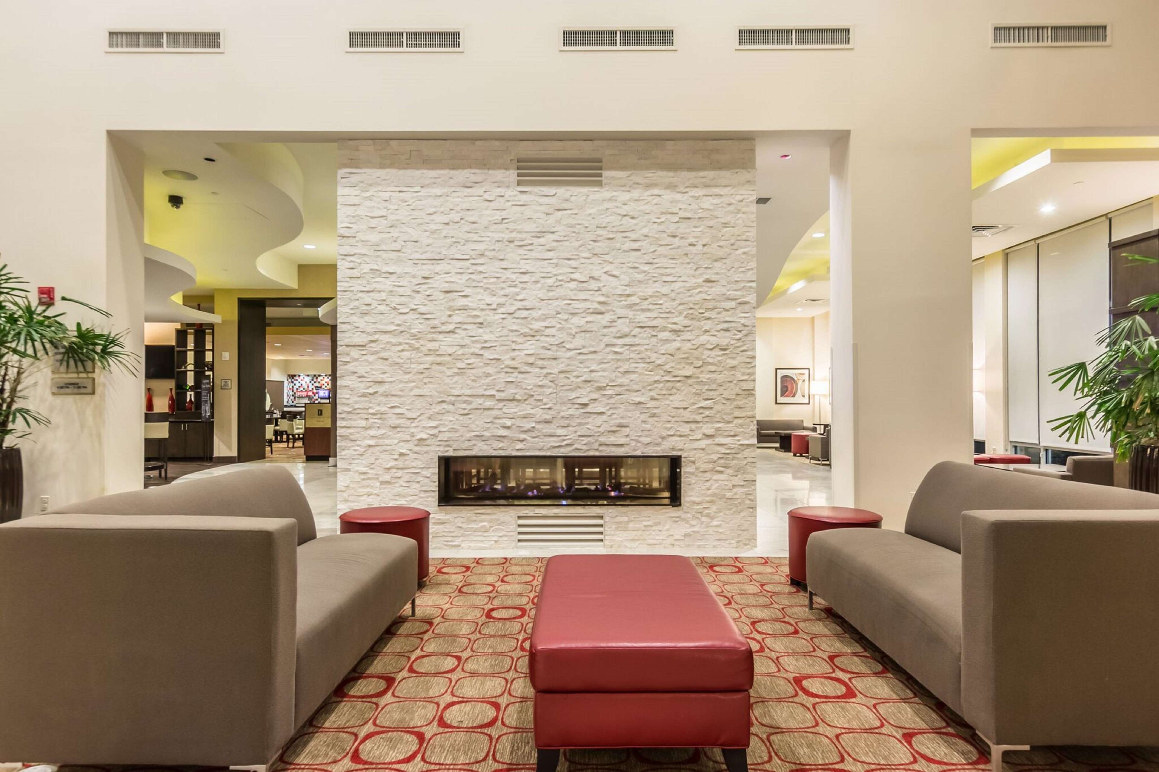 Embassy Suites by Hilton Newark Airport Photo