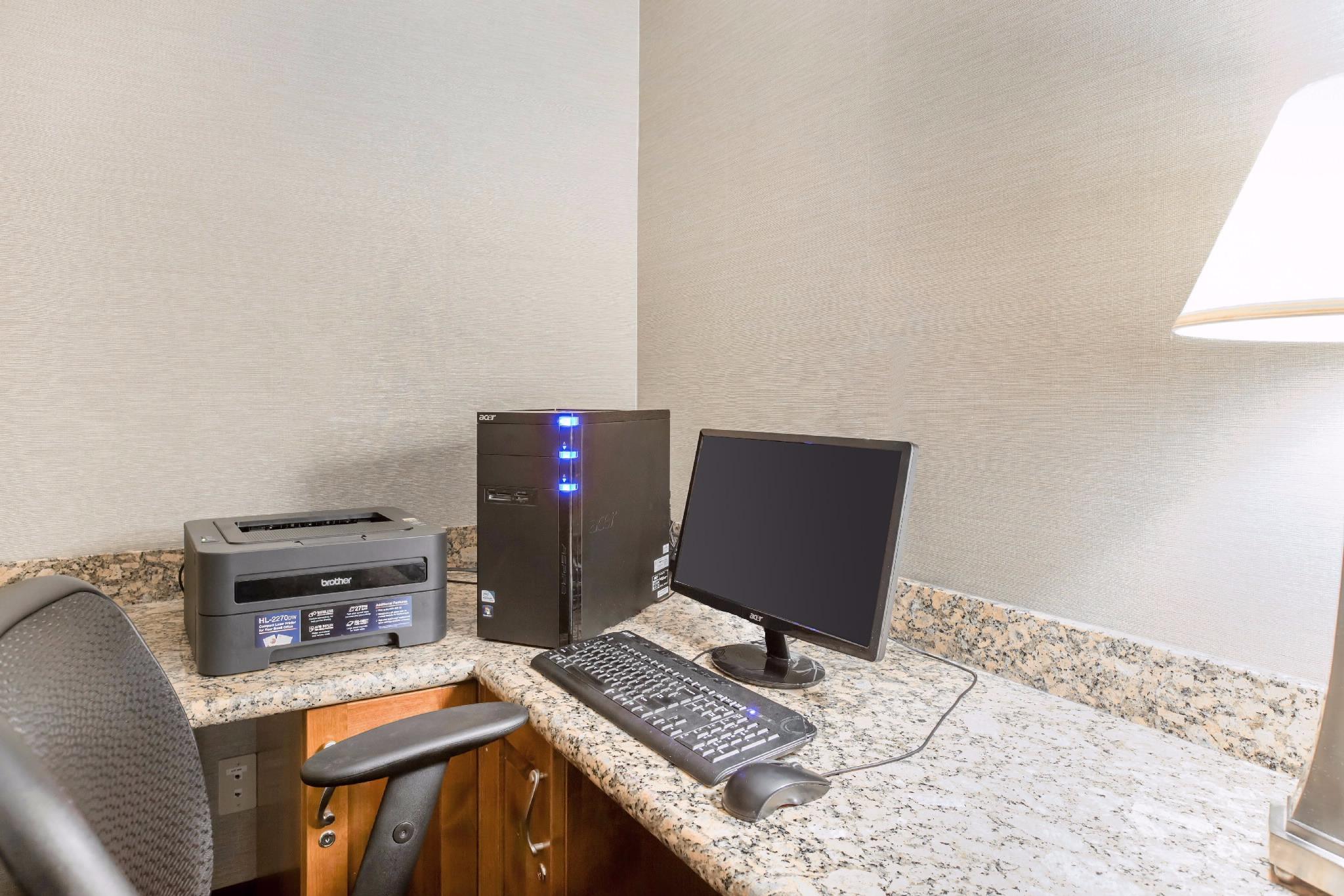 Comfort Inn & Suites Image