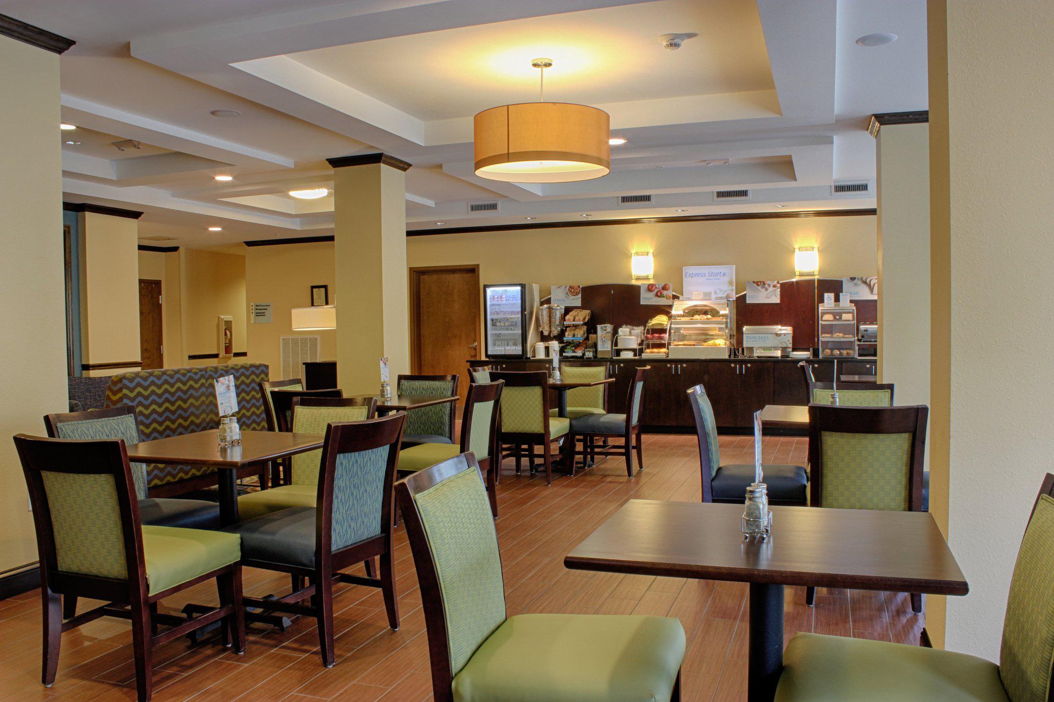 Holiday Inn Express & Suites Lebanon Photo