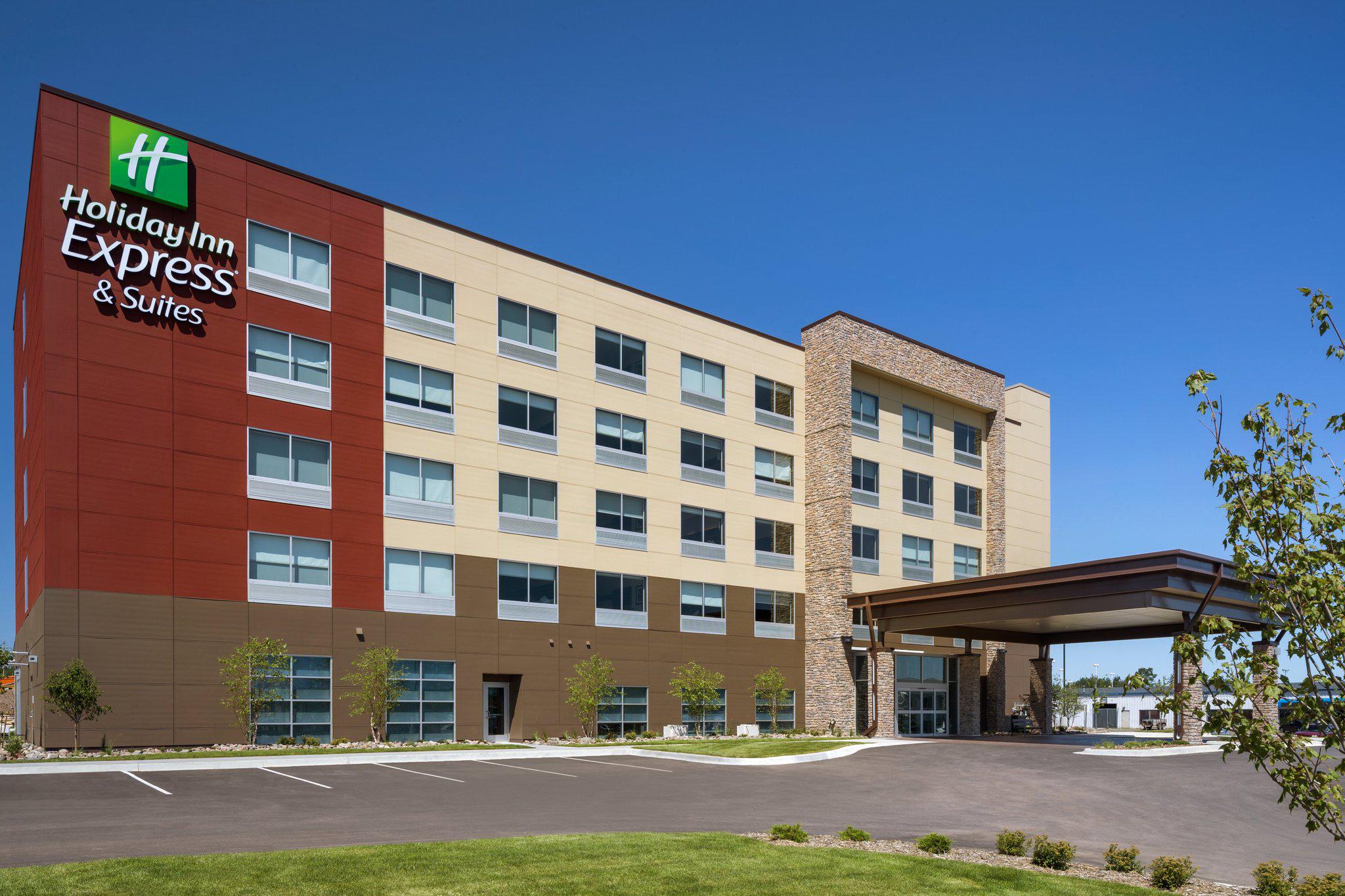 Holiday Inn Express & Suites Duluth North - Miller Hill Photo