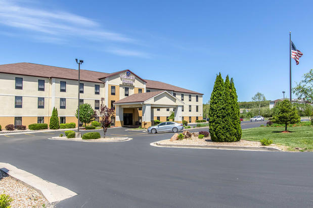 Images Comfort Suites