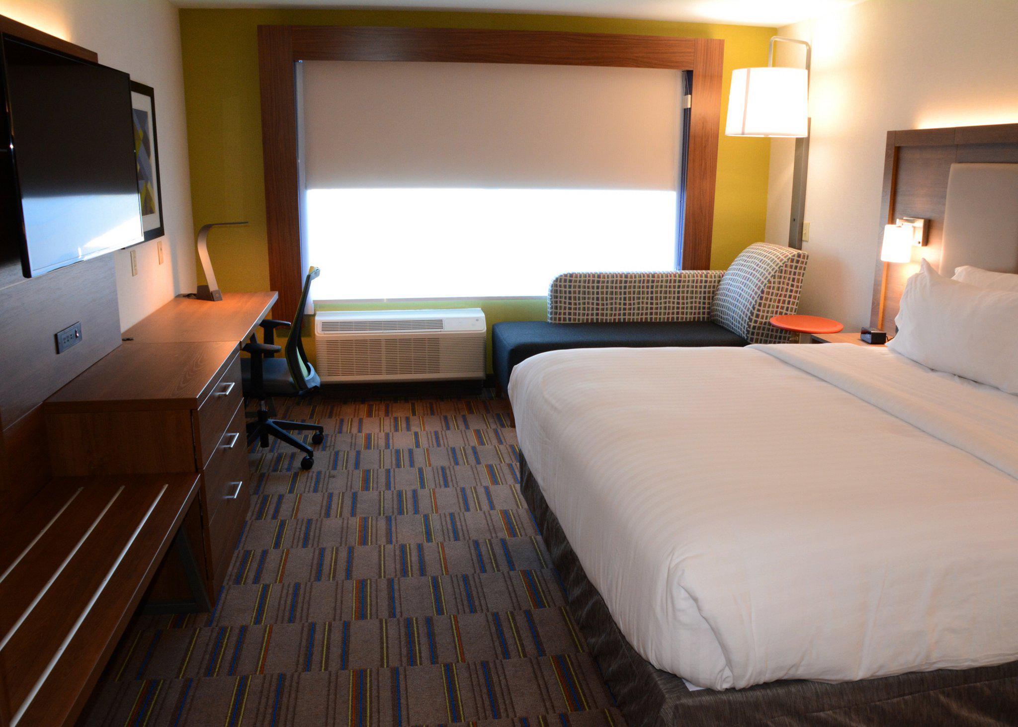 Holiday Inn Express & Suites Pittsburgh - Monroeville Photo