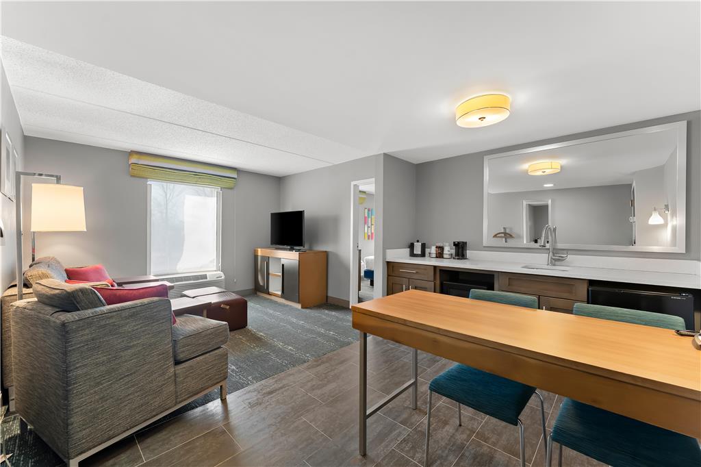 Hampton Inn & Suites Newtown Image