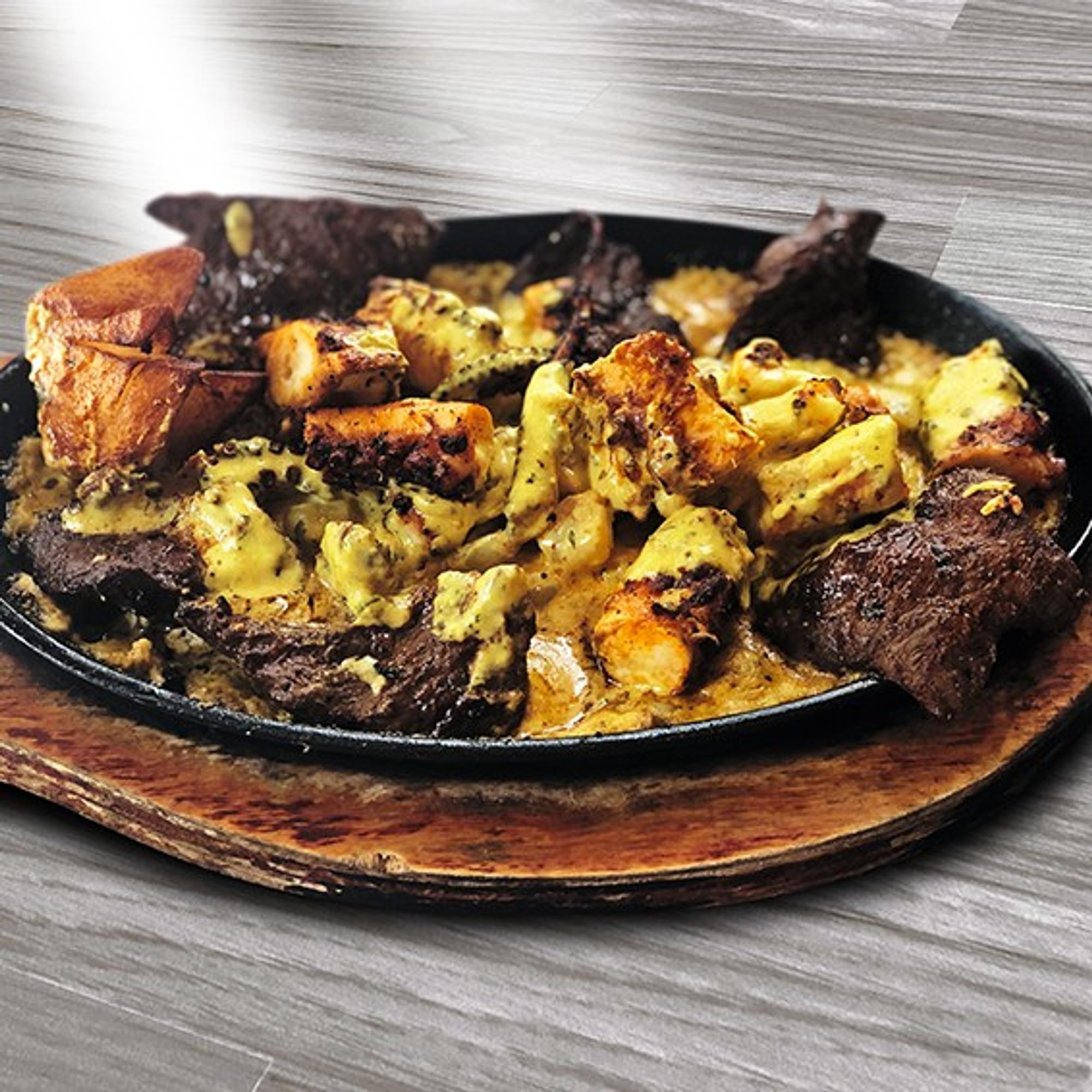 Anticuchos Mar y Tierra