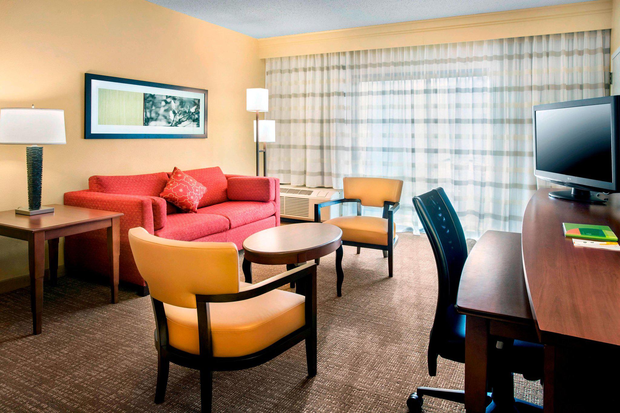 Courtyard by Marriott New Haven Wallingford Photo