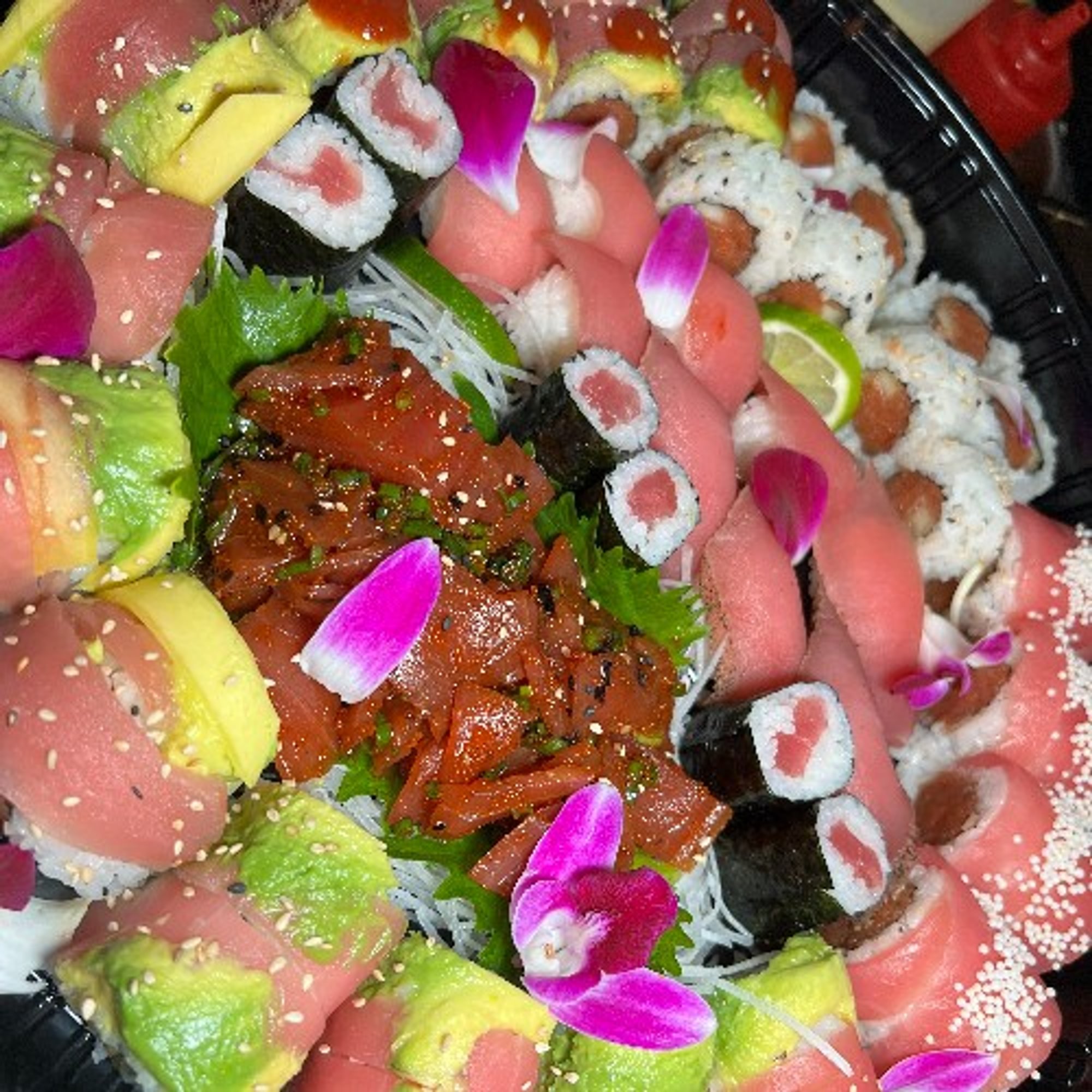 SUSHI PLATTERS TUNA LOVERS 55PCS