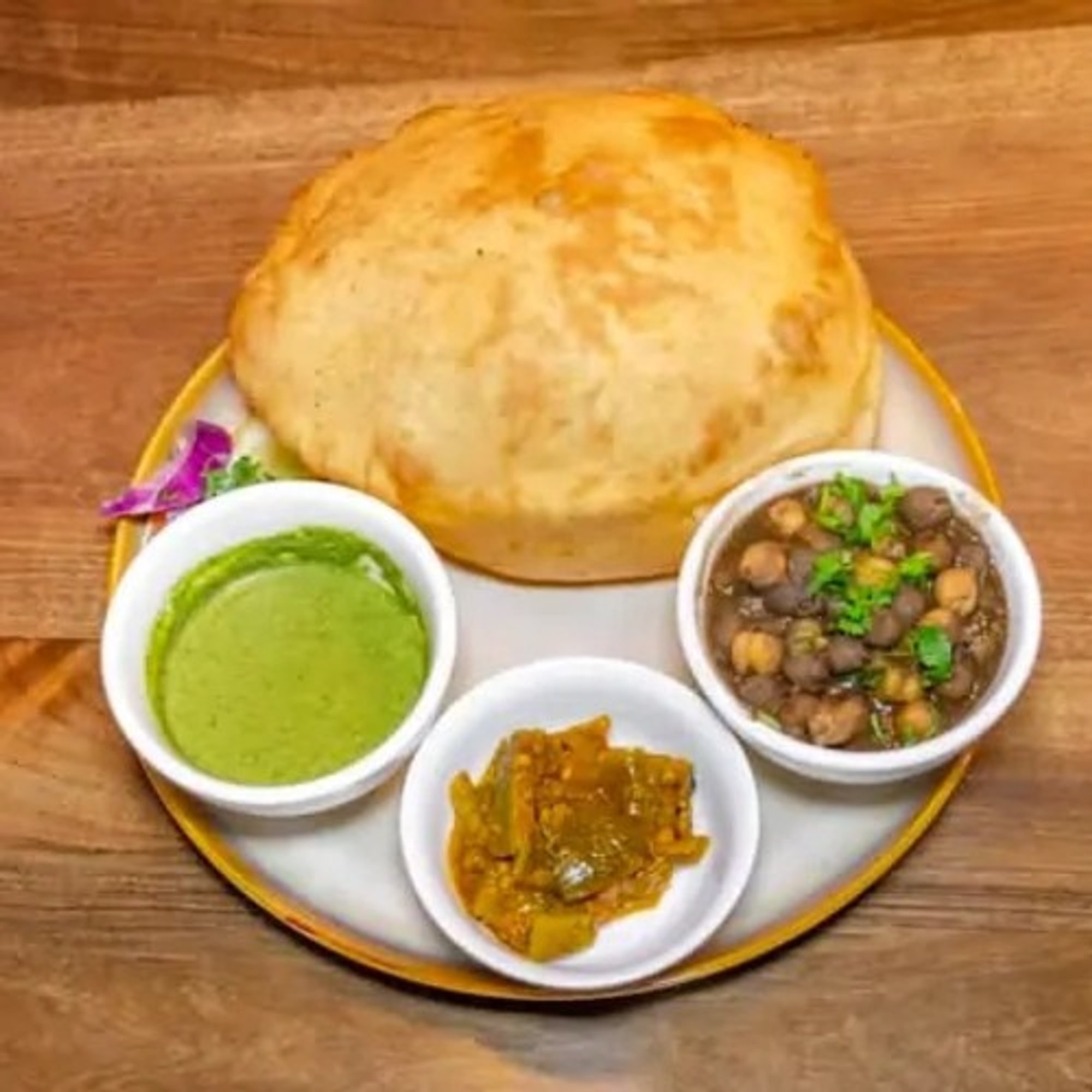 Chole Bhature (2 Pieces)