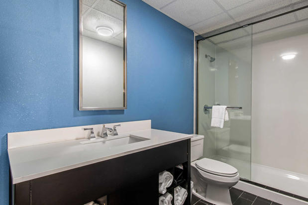 Images Clarion Inn & Suites