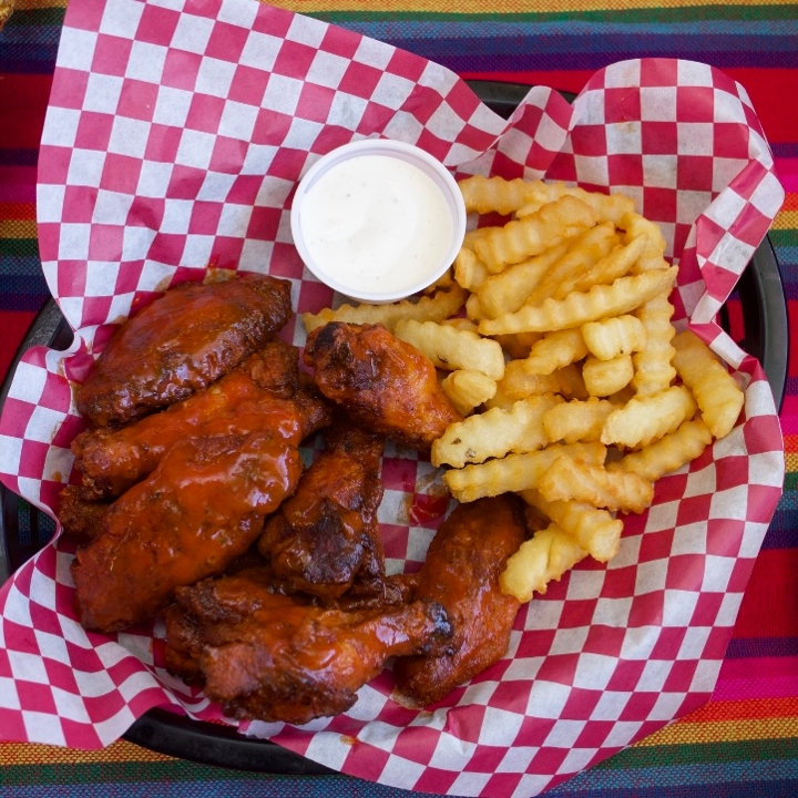 Alitas con Papas